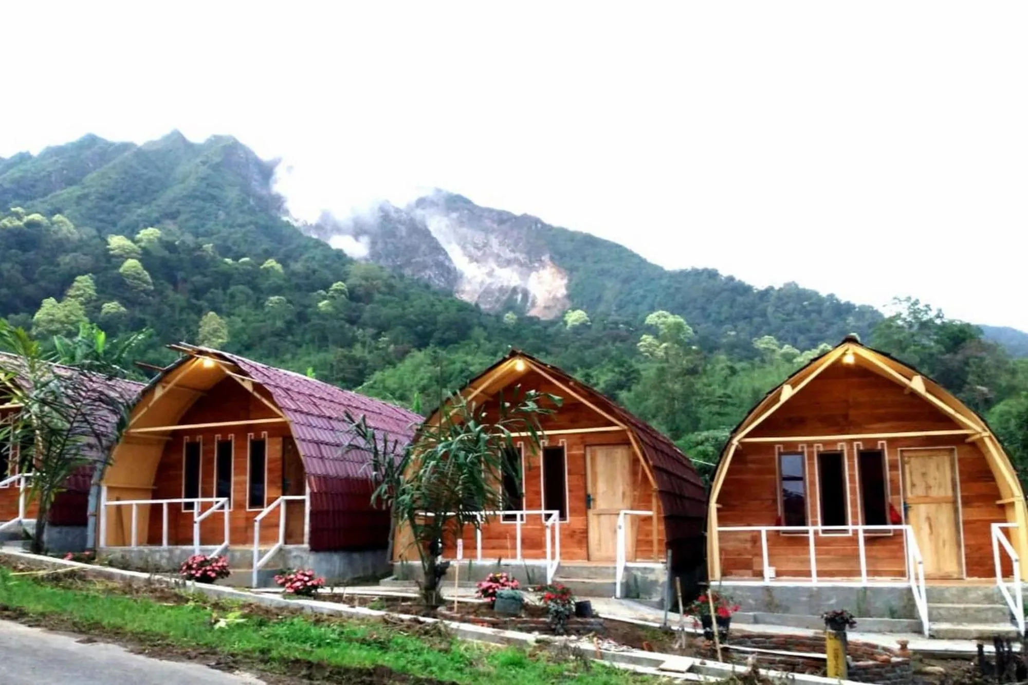 Property building in Penginapan puncak Dua Mitra RedDoorz