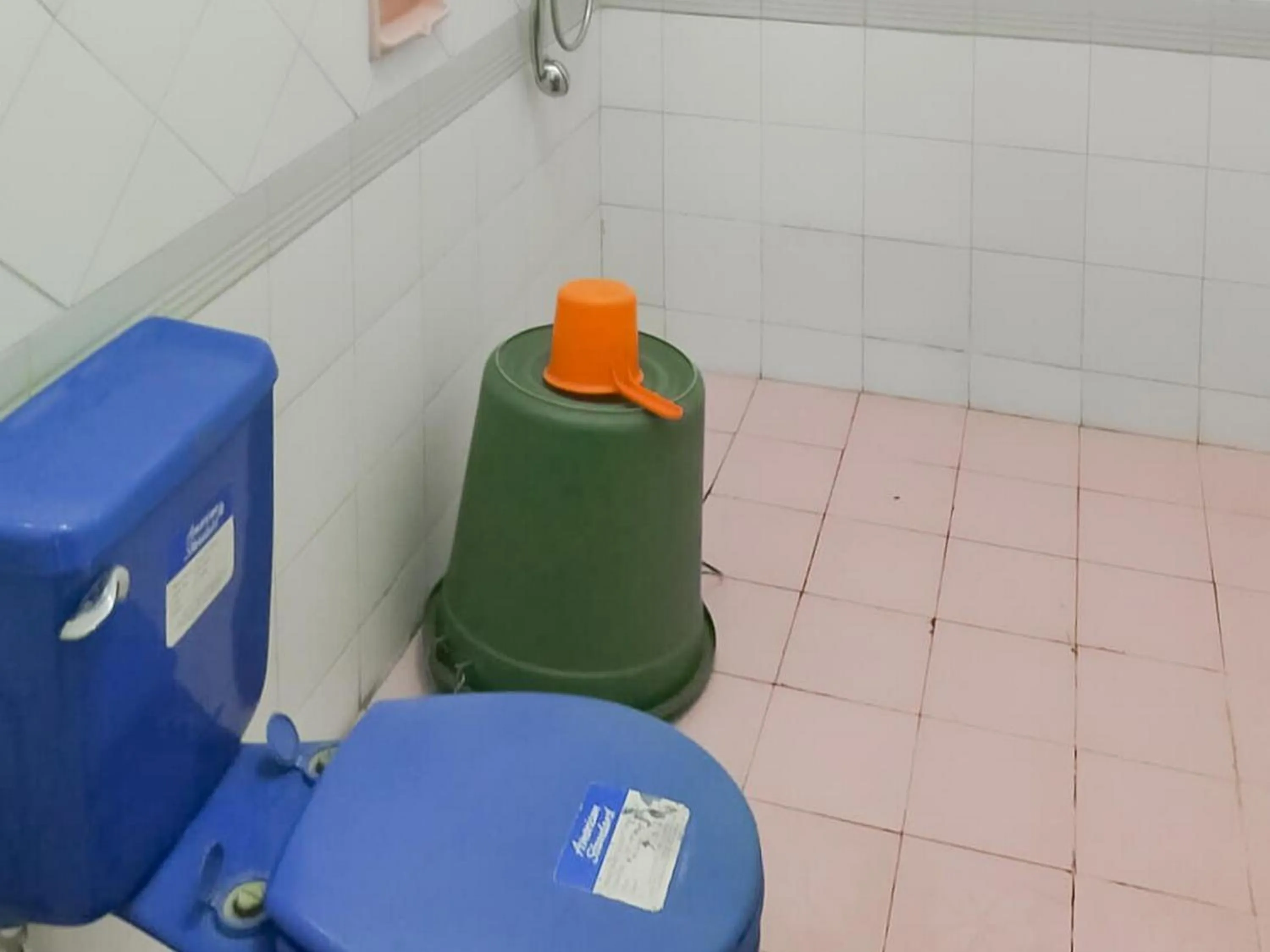 Bathroom in Villa Anyelir Yustik Mitra RedDoorz