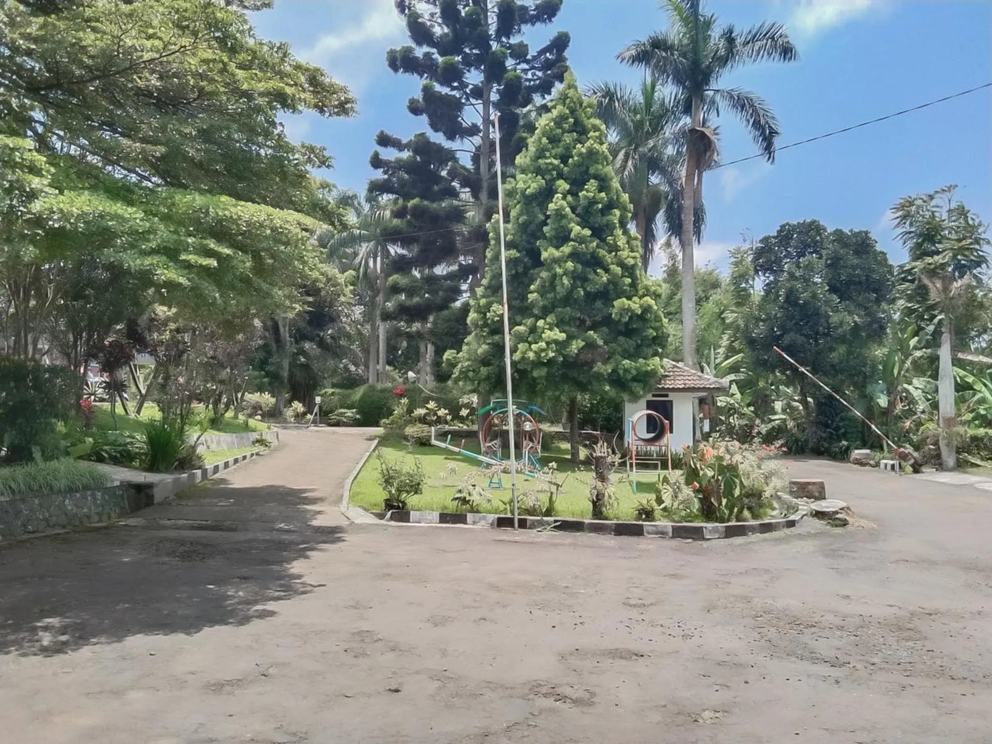 Garden view in Villa Anyelir Yustik Mitra RedDoorz