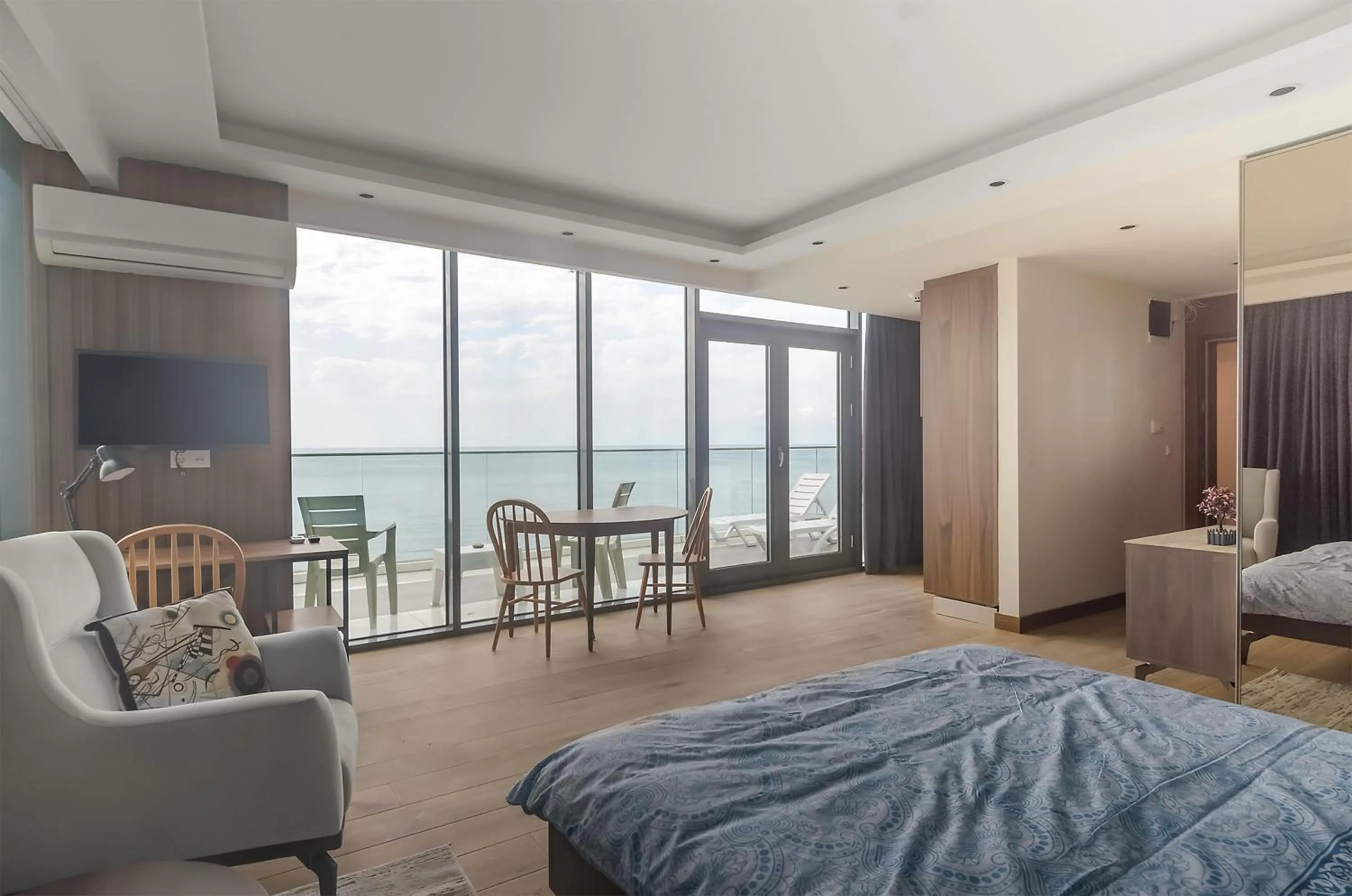 TV and multimedia, Bed in Beachfront Batumi View Apartments by GLOBALSTAY