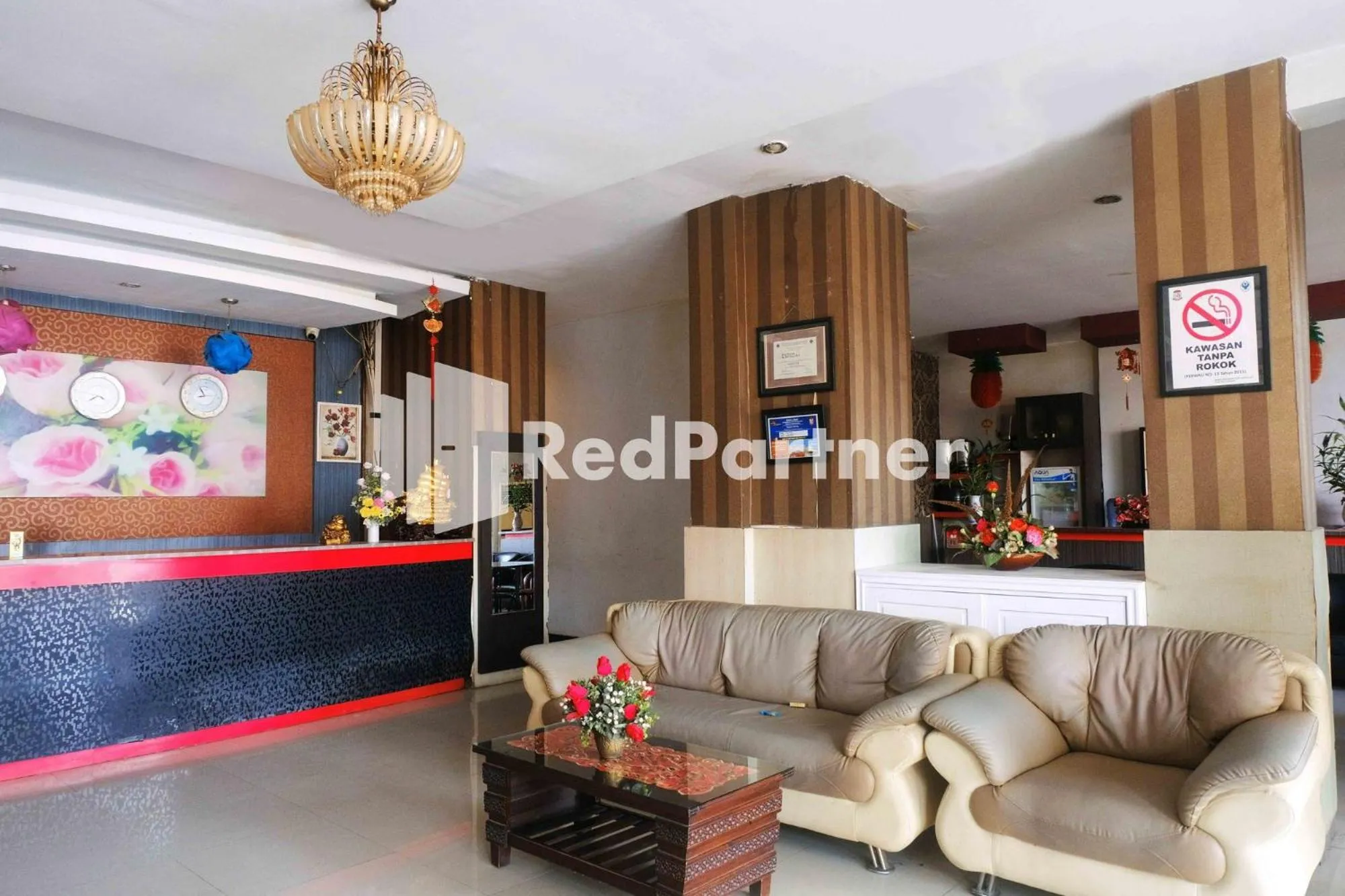 Lobby or reception in Hotel Permata Makassar Mitra RedDoorz
