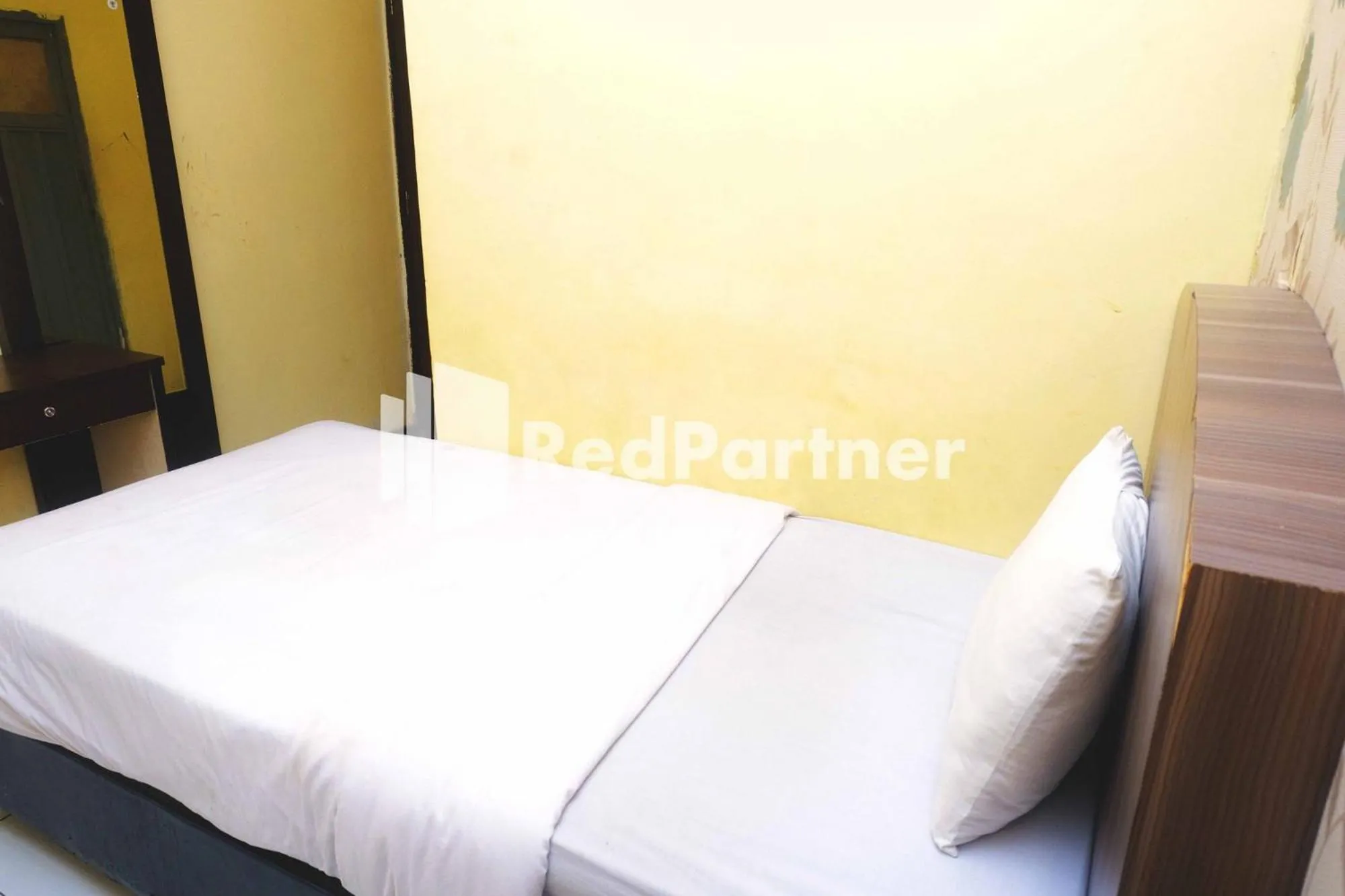 Bed in Hotel Permata Makassar Mitra RedDoorz