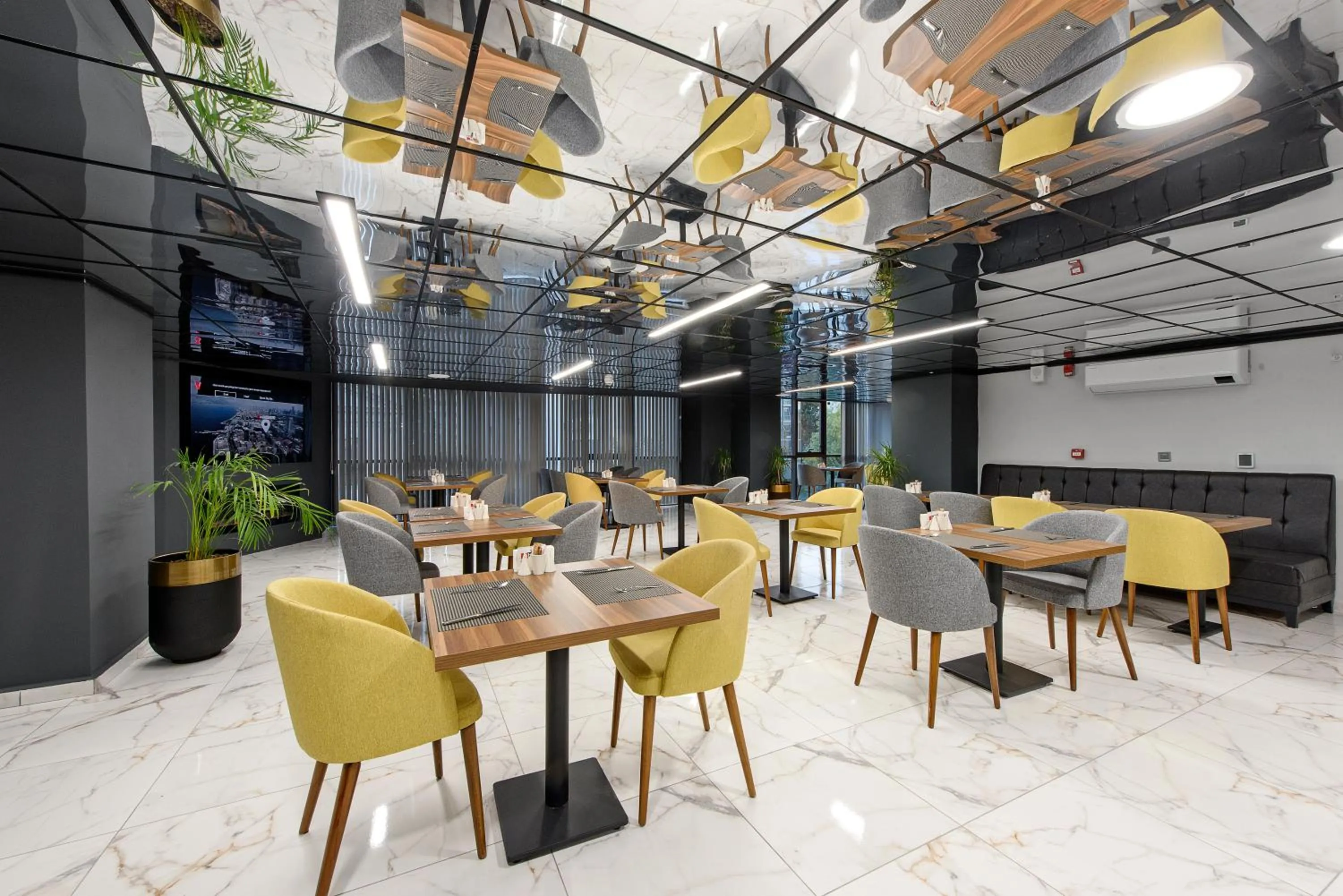 Restaurant/places to eat in İbos Hotels Izmir