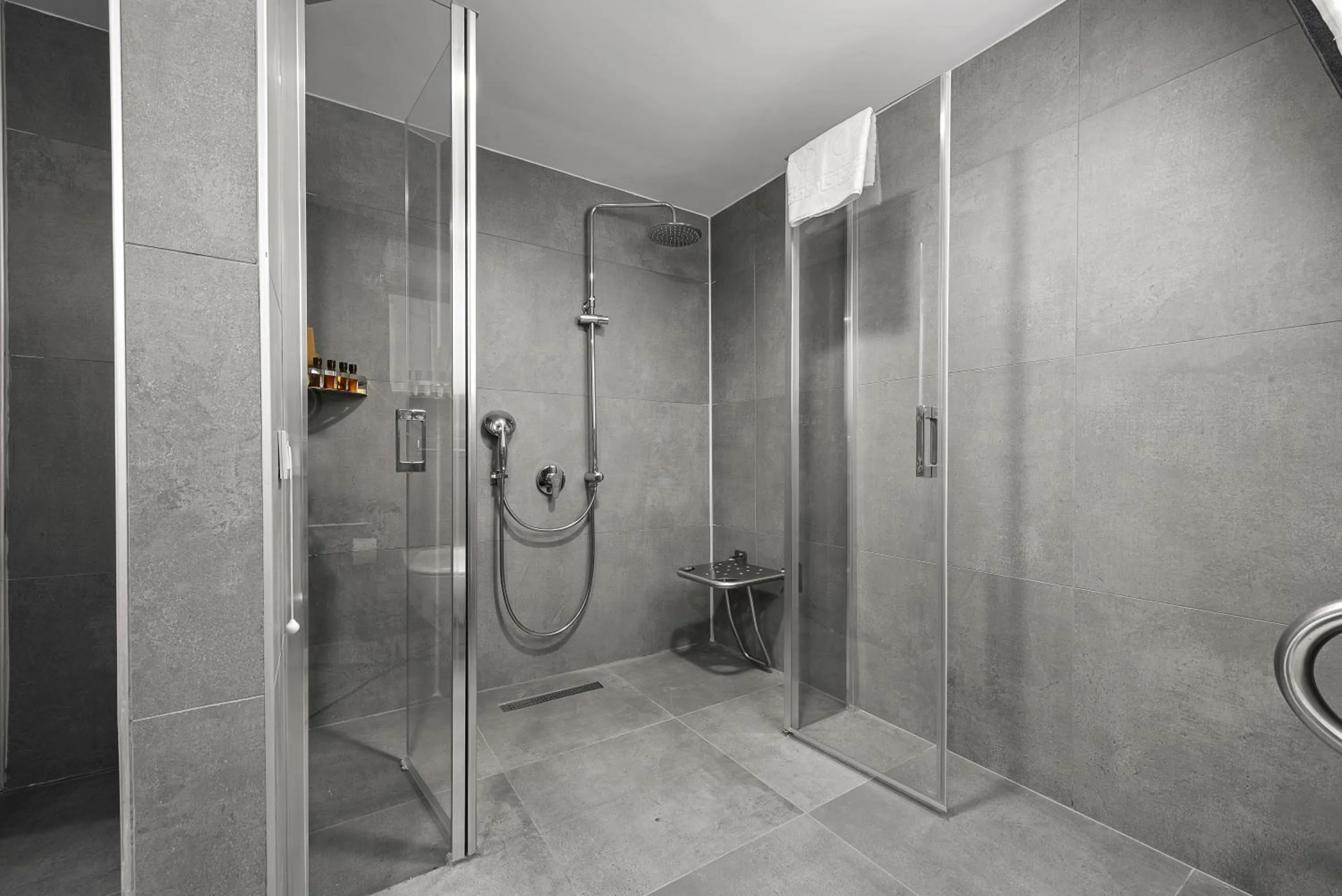 Shower in İbos Hotels Izmir