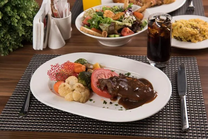 Restaurant/places to eat in İbos Hotels Izmir