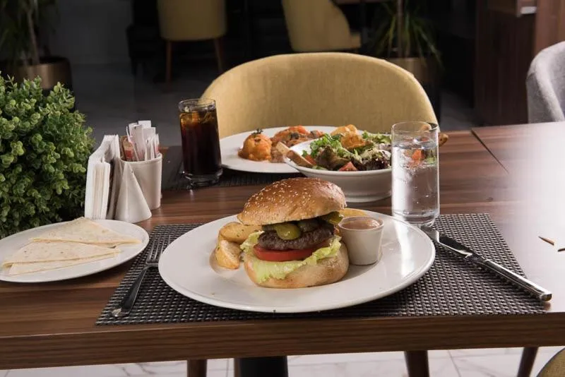 Restaurant/places to eat in İbos Hotels Izmir