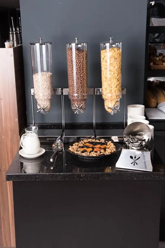 Restaurant/places to eat in İbos Hotels Izmir