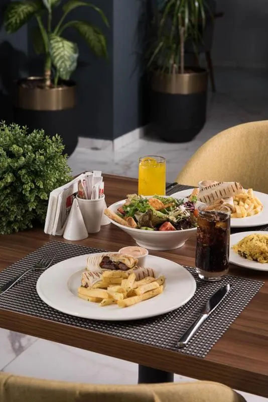 Restaurant/places to eat in İbos Hotels Izmir