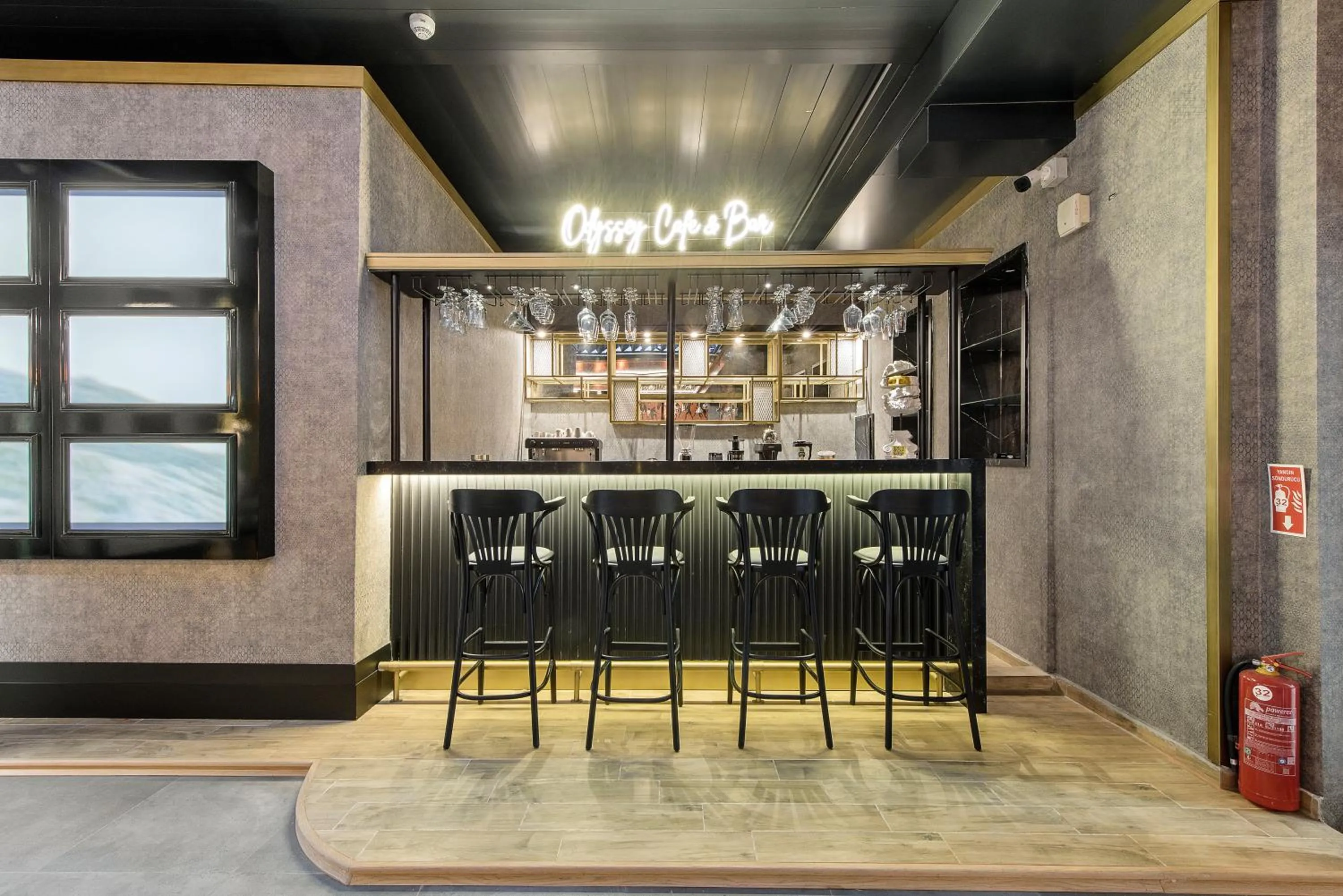 Communal lounge/ TV room in İbos Hotels Izmir