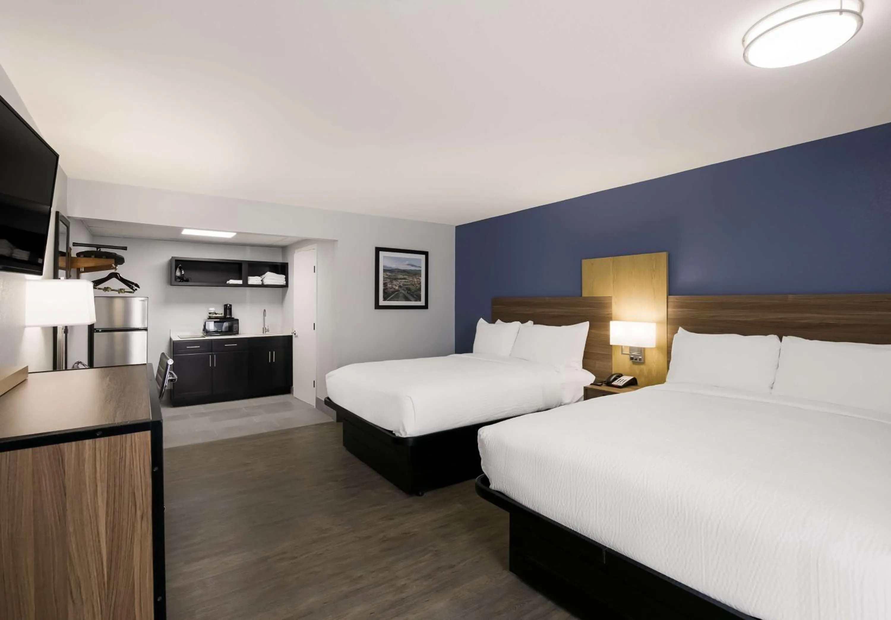 Bedroom, Bed in SureStay Plus by Best Western Pigeon Forge