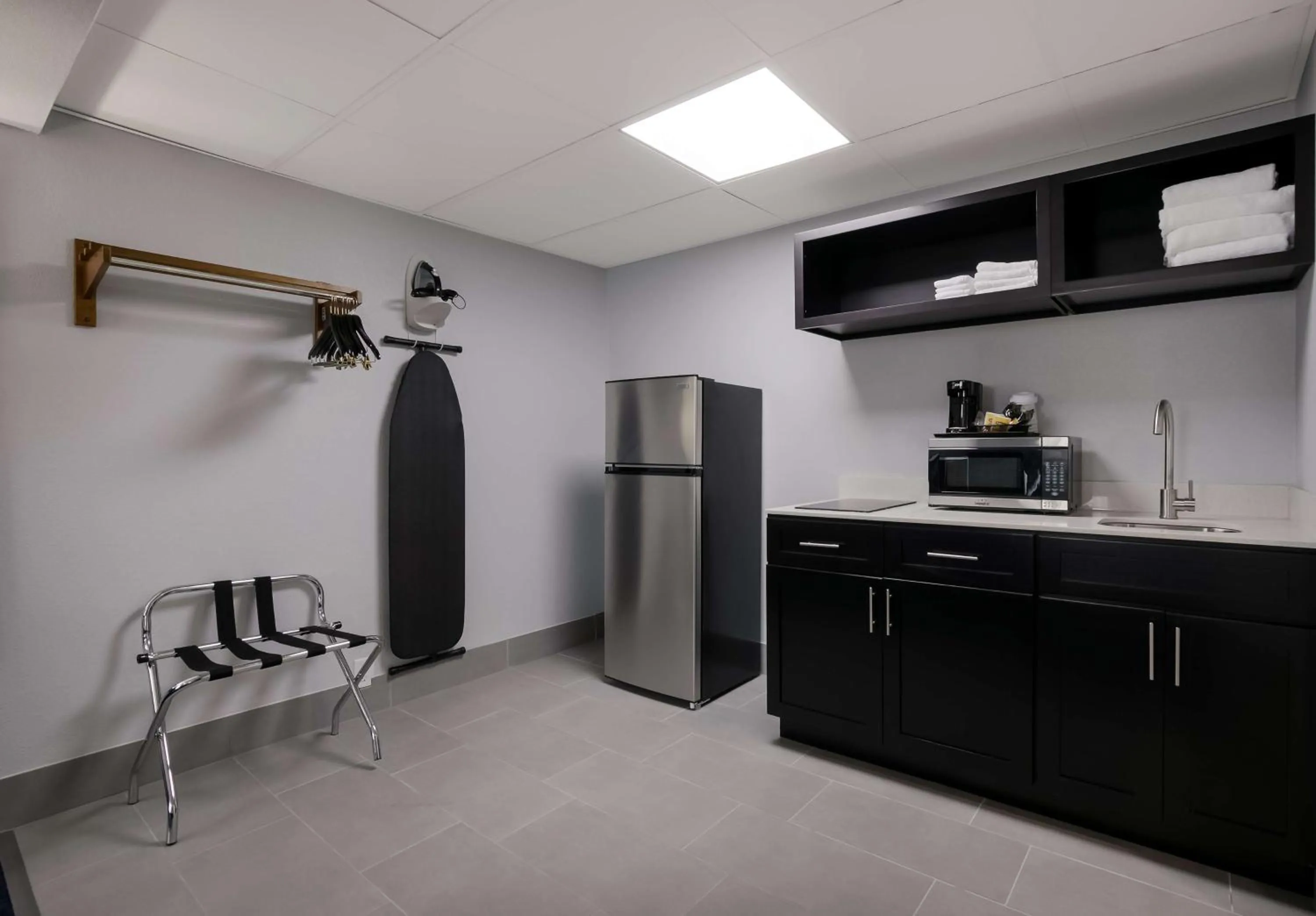 Kitchen or kitchenette in SureStay Plus by Best Western Pigeon Forge