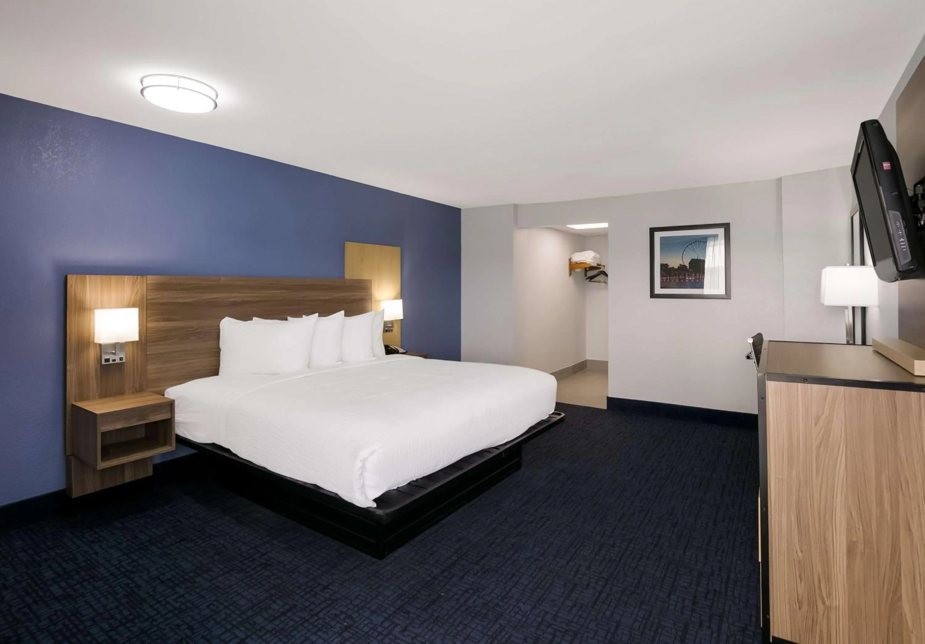 Bedroom, Bed in SureStay Plus by Best Western Pigeon Forge