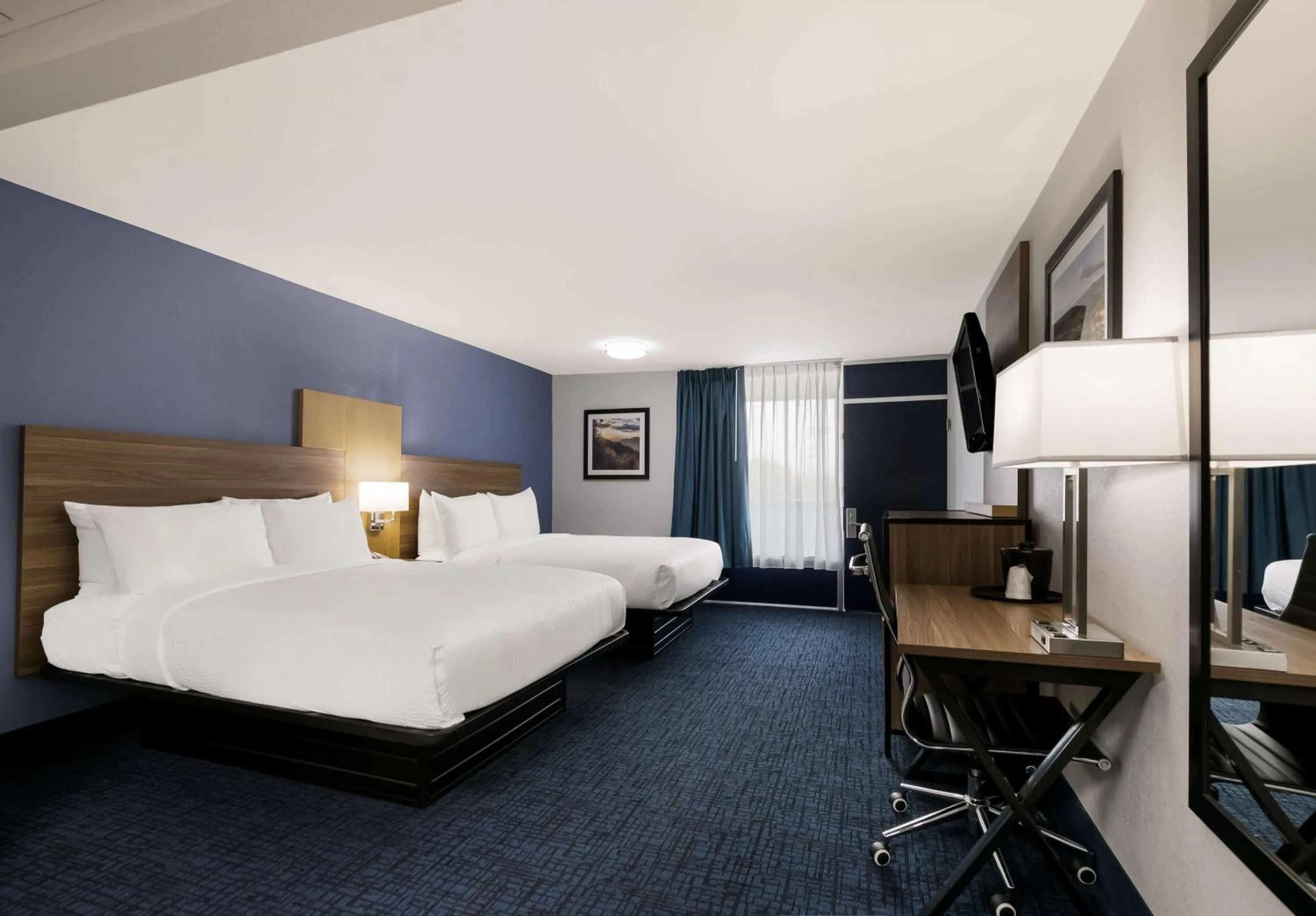 Bedroom, Bed in SureStay Plus by Best Western Pigeon Forge