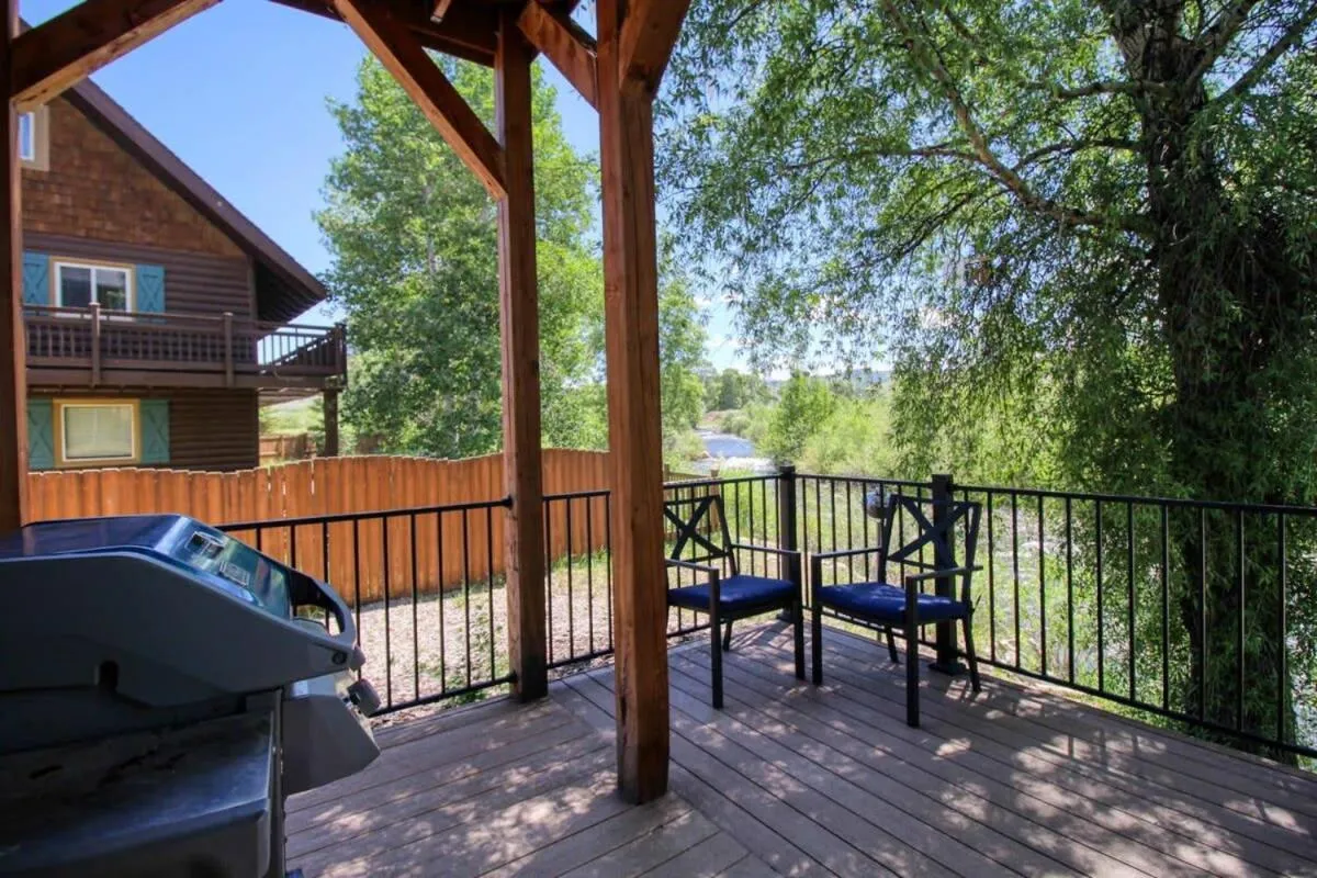 Modern 3bd cabin in Edgewater