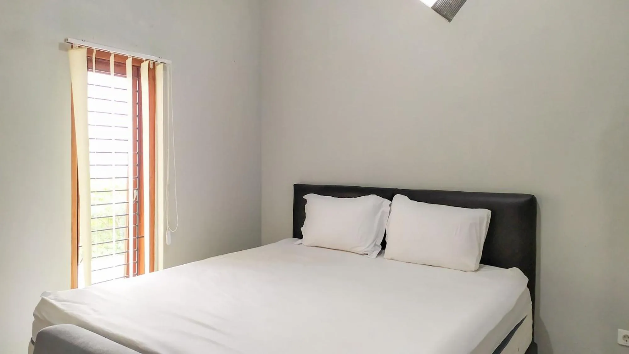 Omah Leren Mitra RedDoorz near Gembiraloka Zoo Yogyakarta