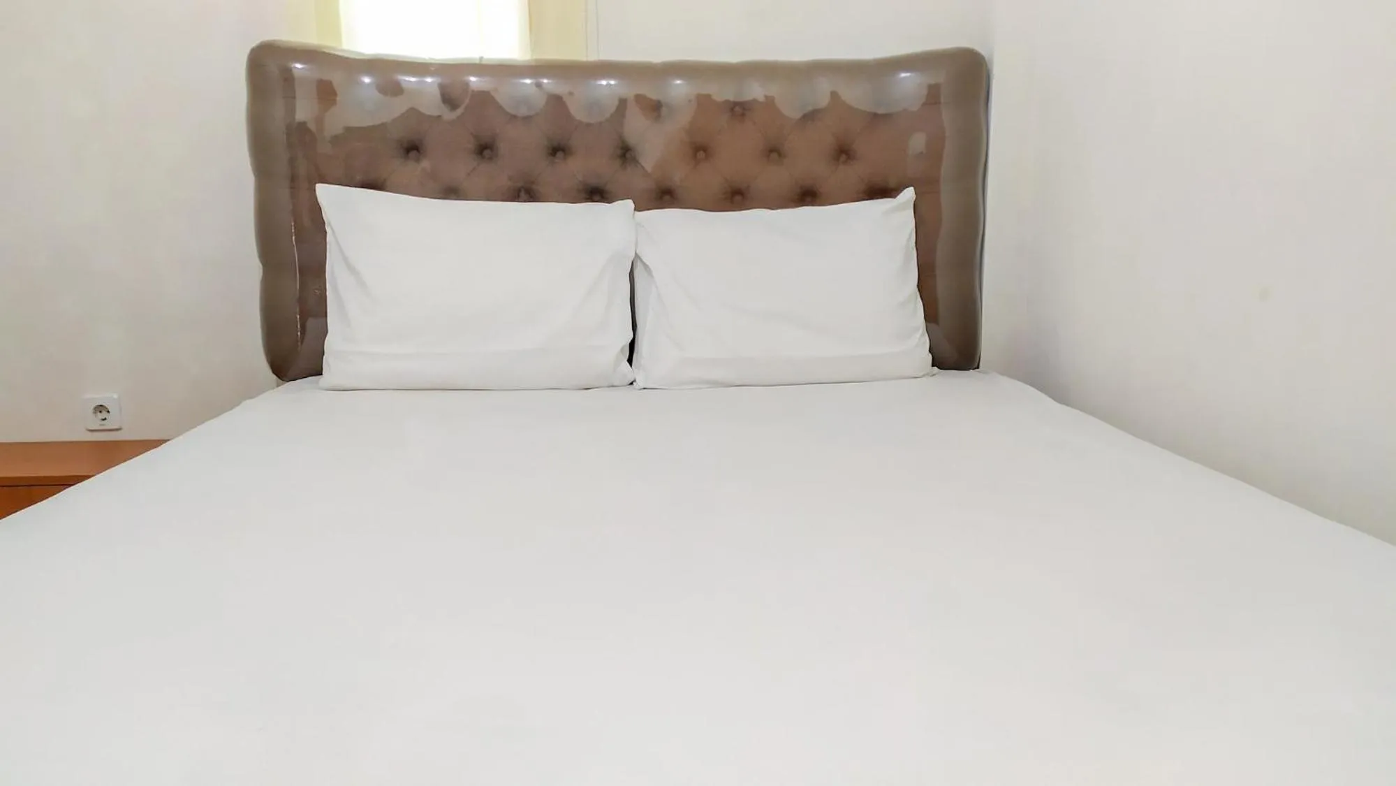 Bed in Omah Leren Mitra RedDoorz near Gembiraloka Zoo Yogyakarta