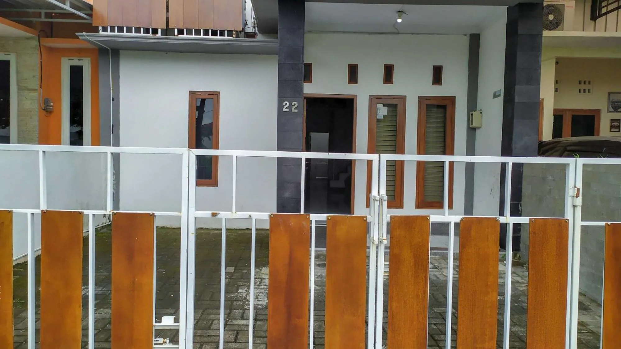 Property building in Omah Leren Mitra RedDoorz near Gembiraloka Zoo Yogyakarta