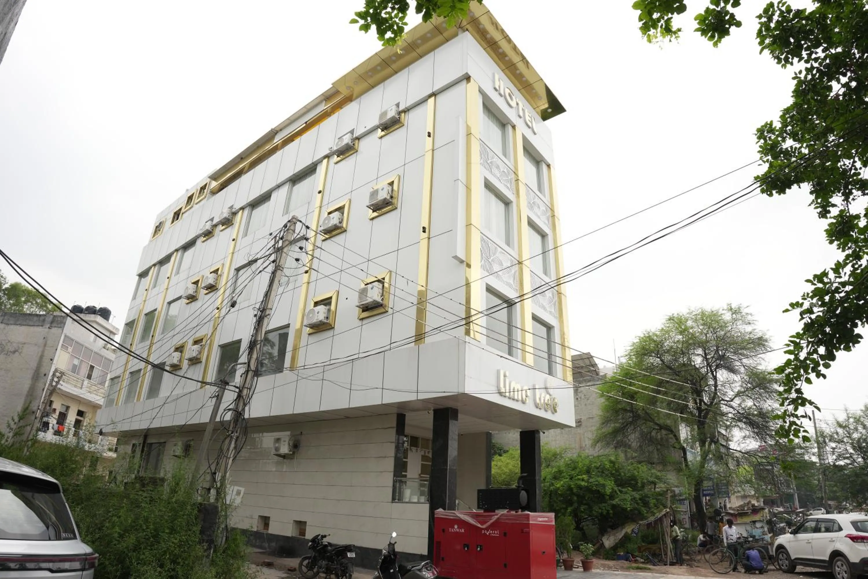 Property building in Hotel Lime Tree