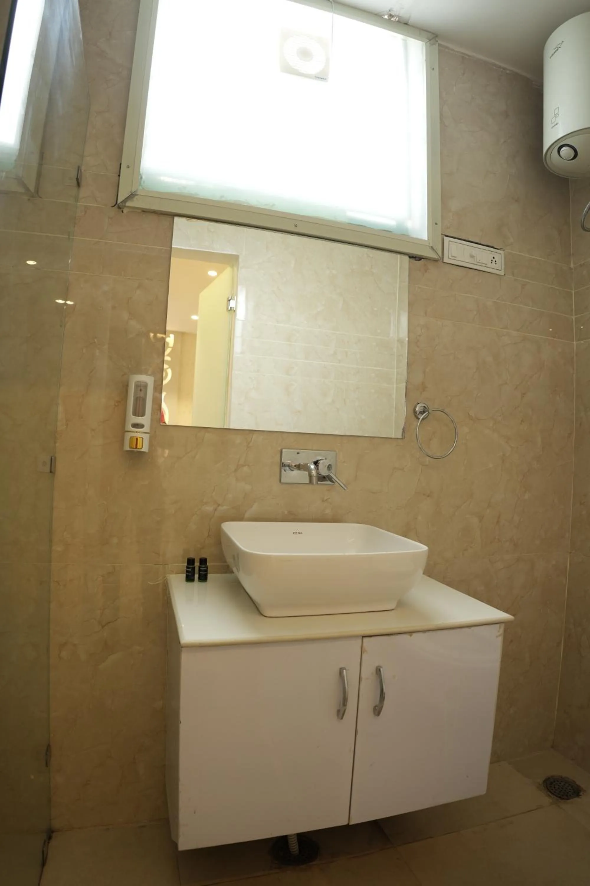 Shower in Hotel Lime Tree