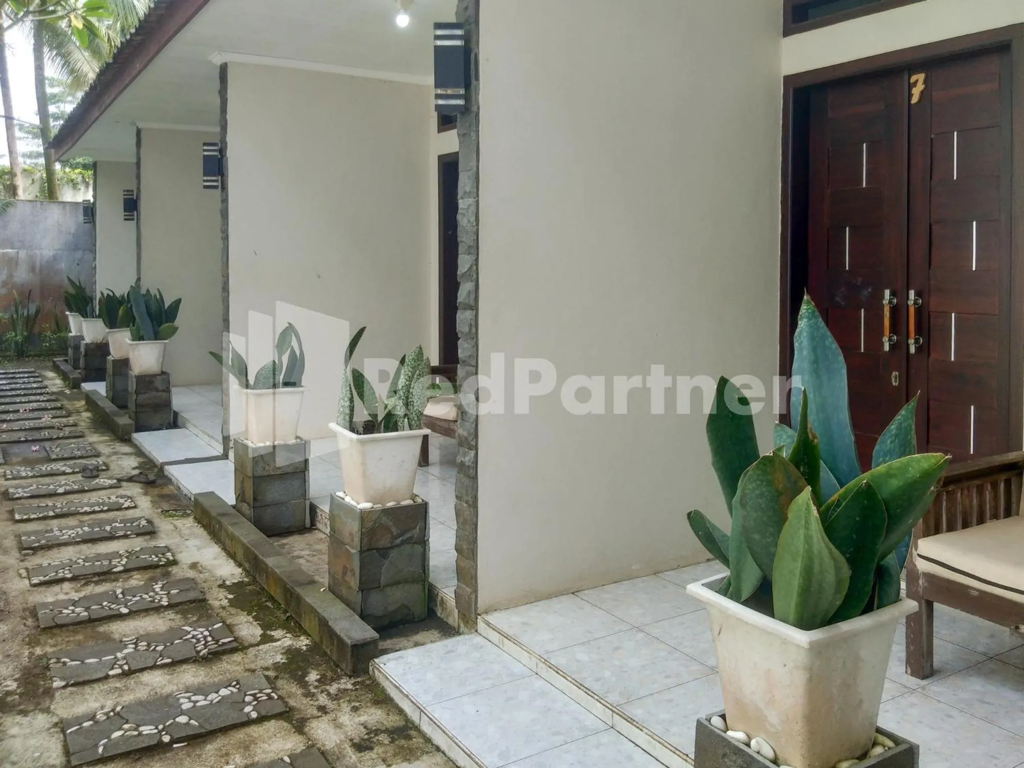 Property building in The SO Hotel Mitra RedDoorz