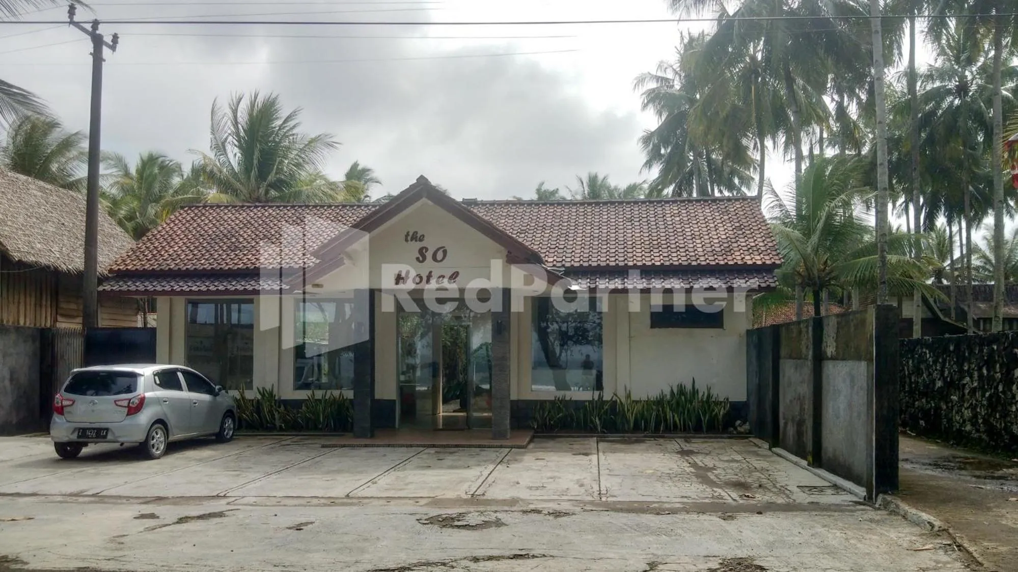 Property building in The SO Hotel Mitra RedDoorz