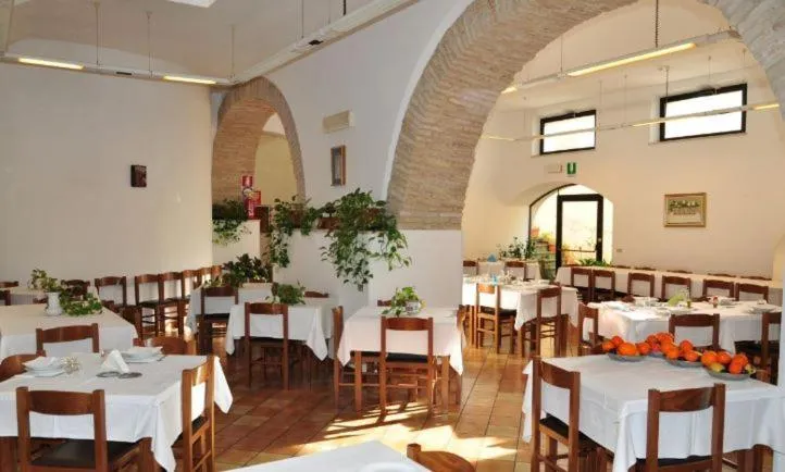 Restaurant/places to eat in Hotel Madonna di Loreto