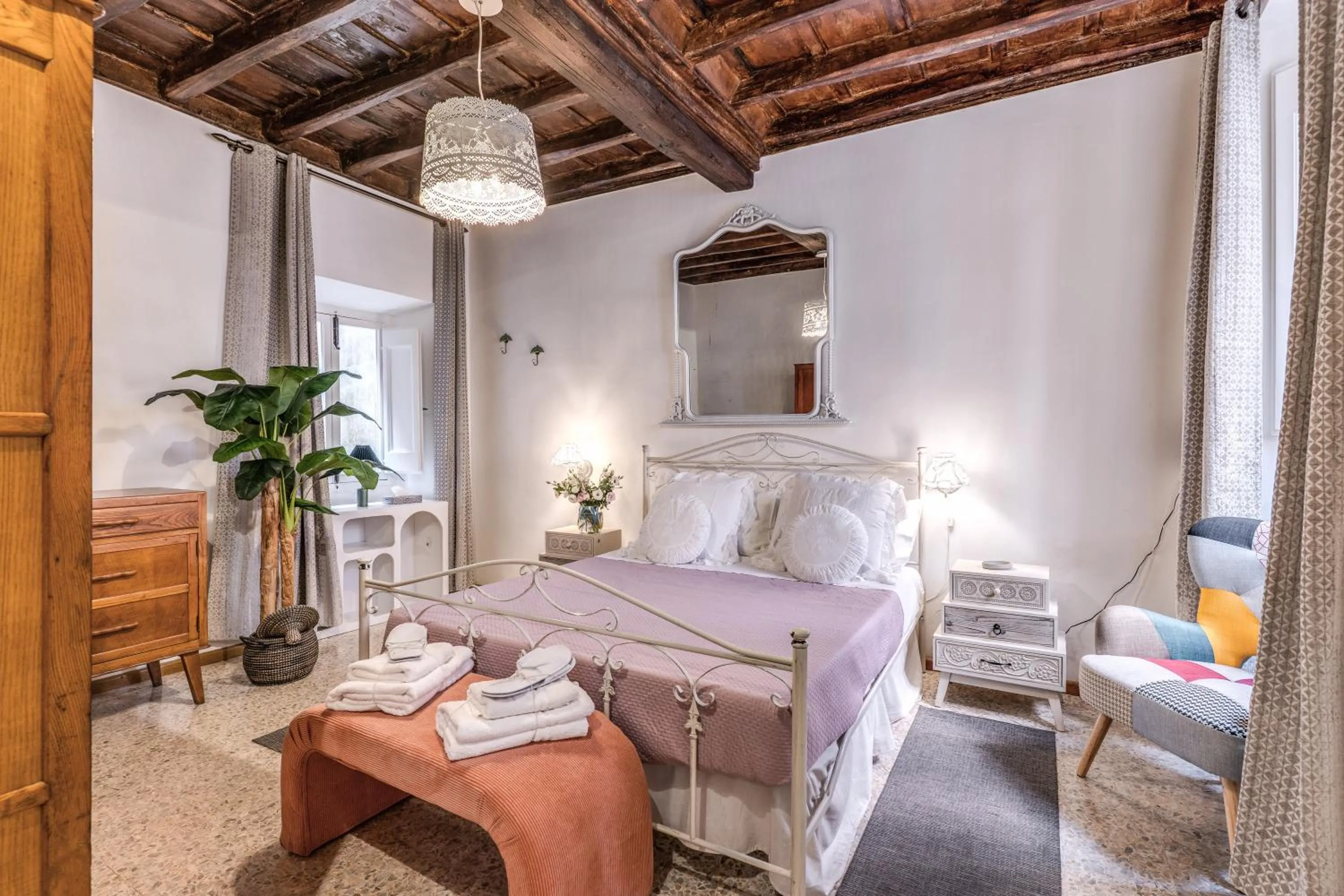 Bedroom, Bed in Capocci Luxury Home