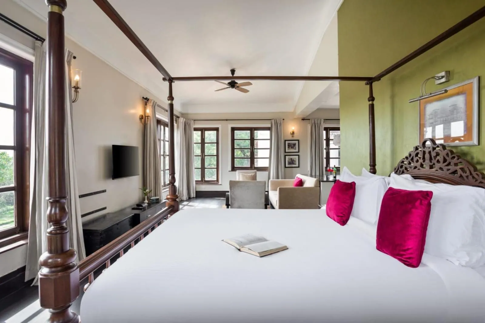 Photo of the whole room, Bed in Sol De Goa