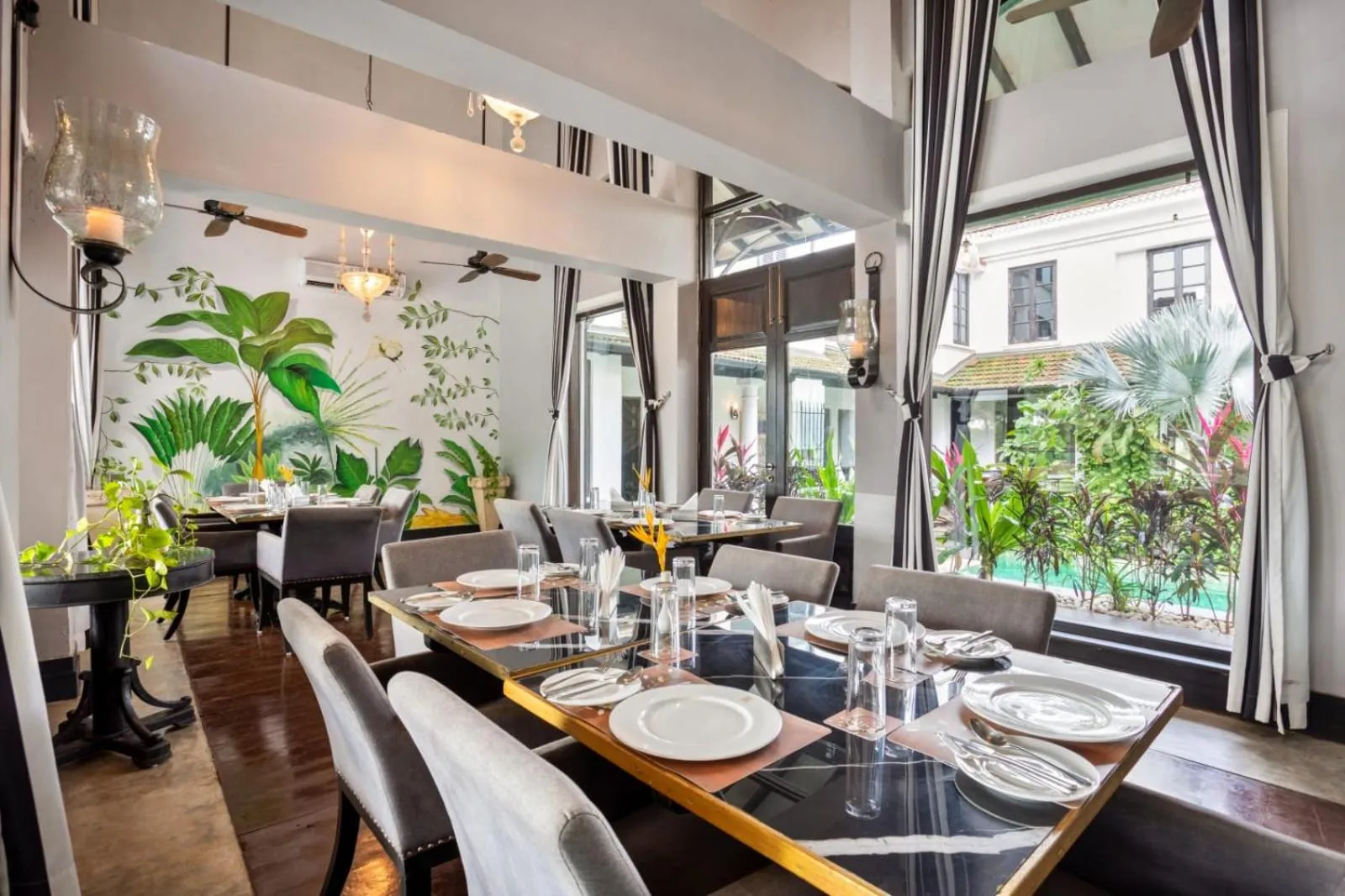 Restaurant/places to eat in Sol De Goa