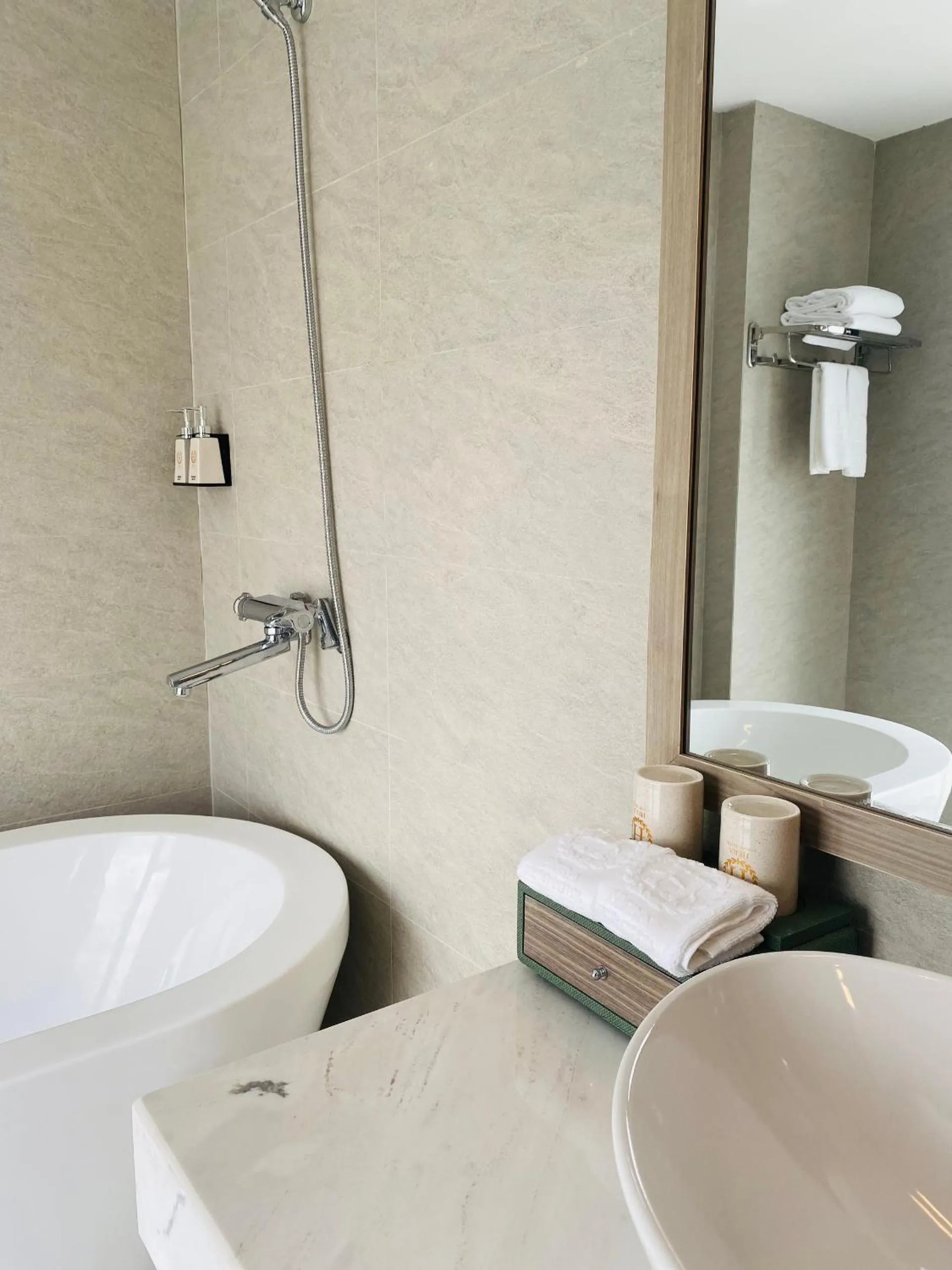 Shower in Hera Luxury Hotel