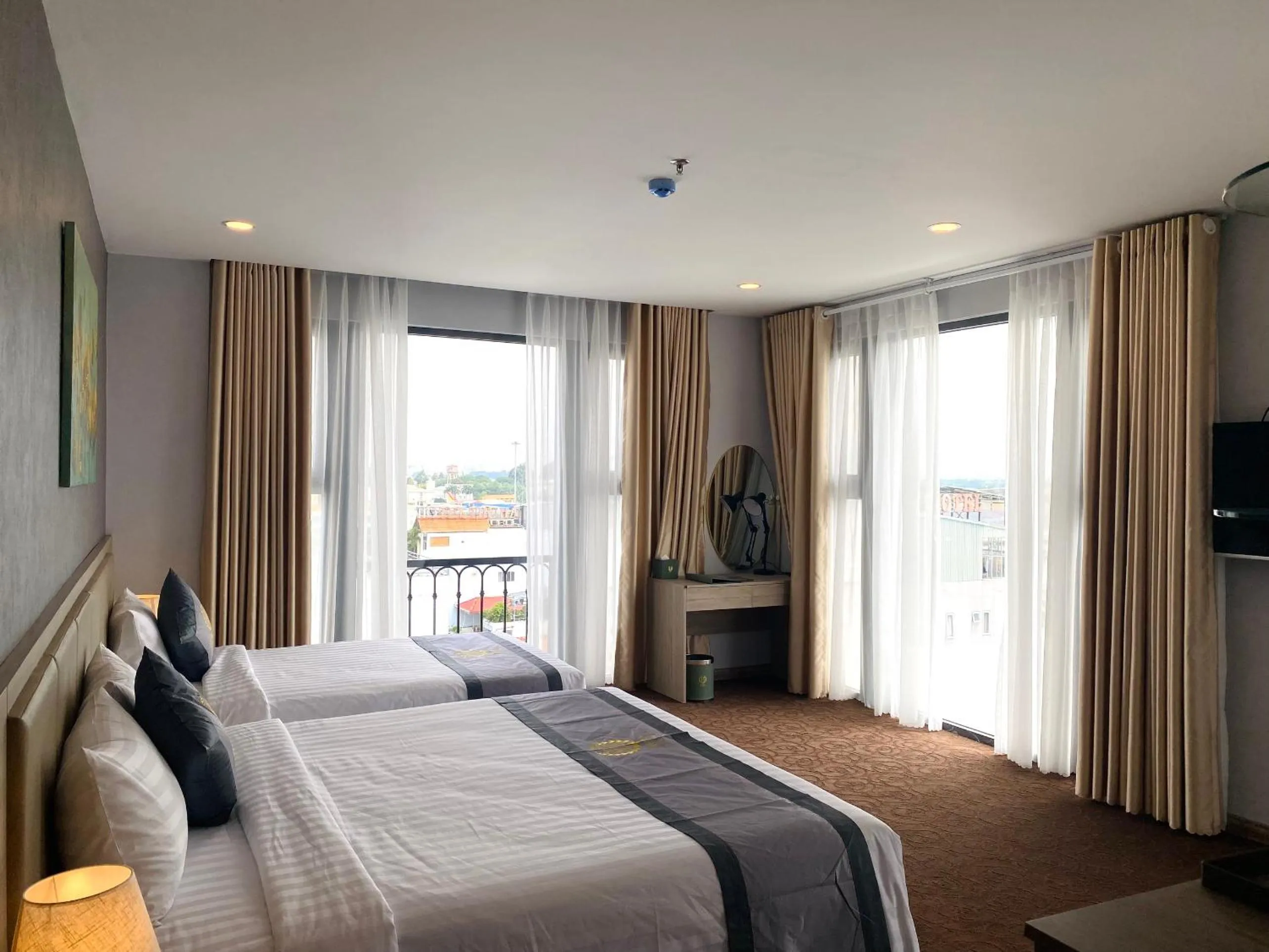 Communal lounge/ TV room, Bed in Hera Luxury Hotel