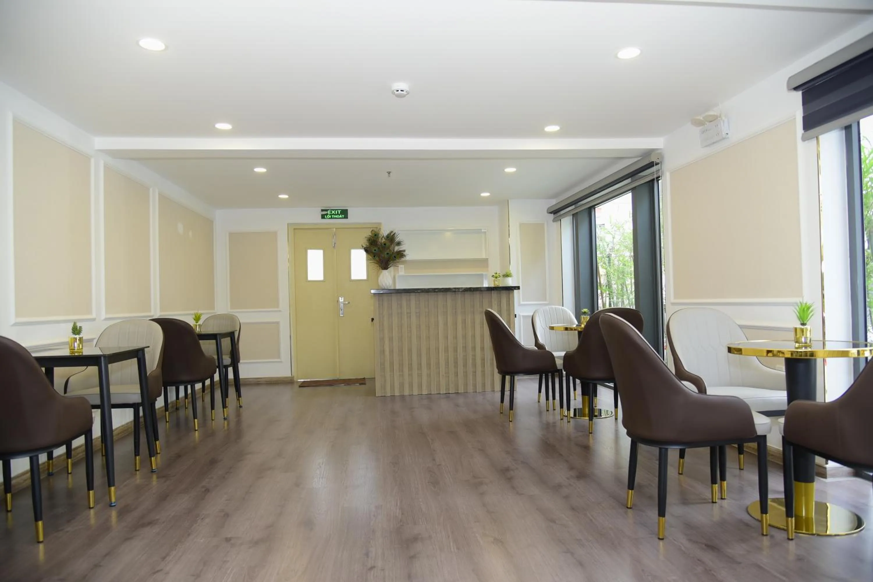 Restaurant/places to eat in Hera Luxury Hotel