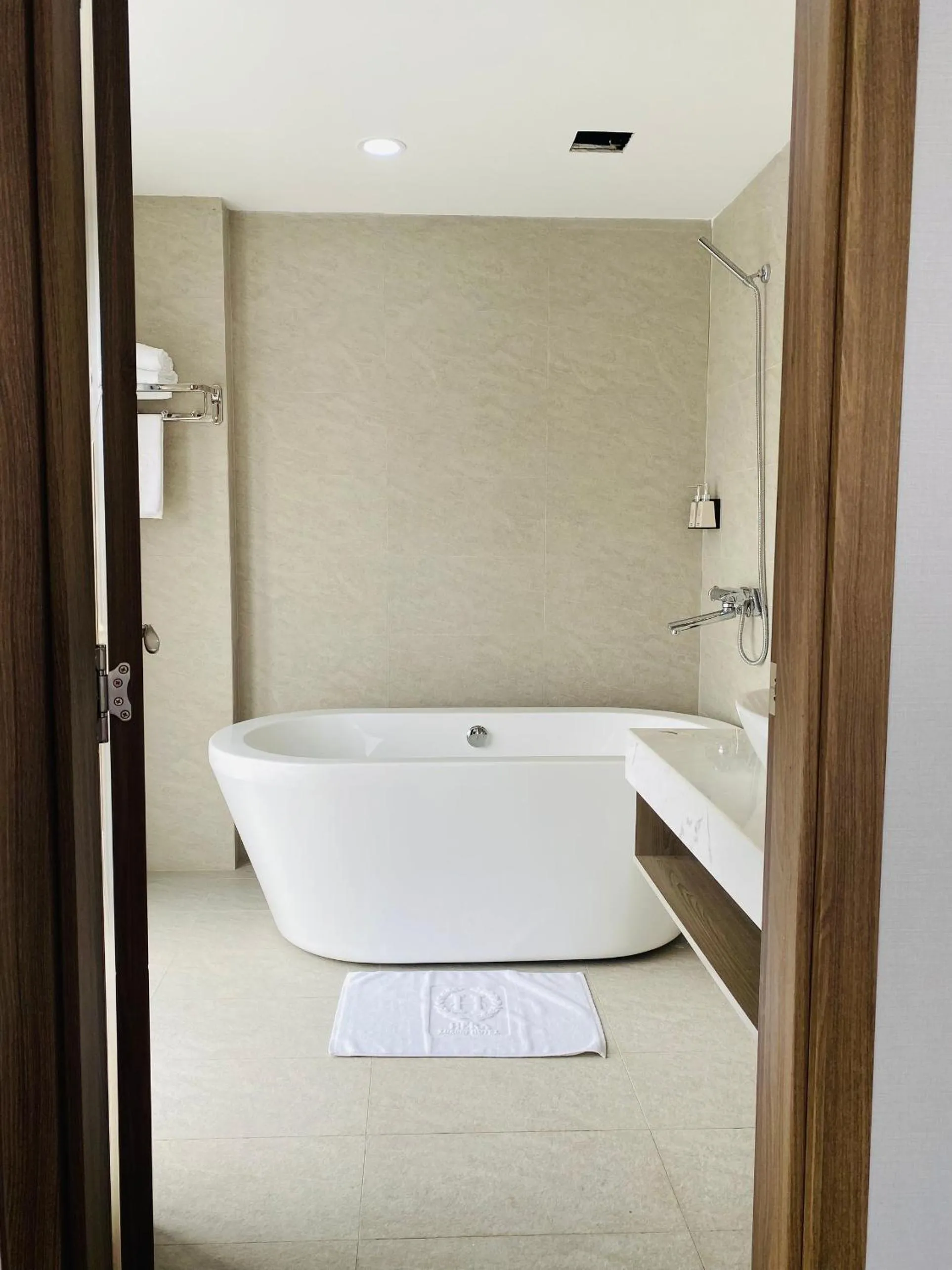 Shower in Hera Luxury Hotel