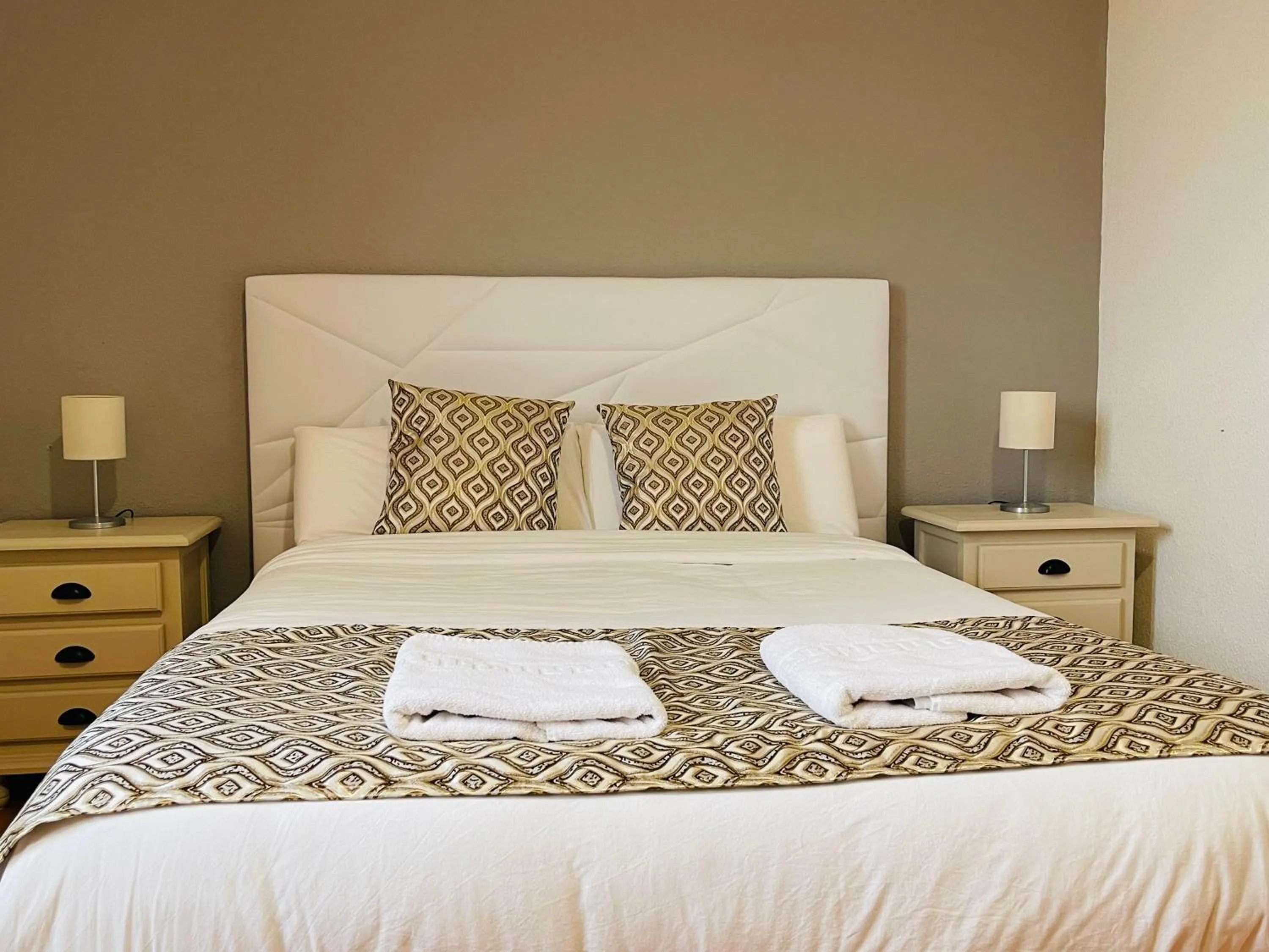 Bed in Ballestar Hotel Bar & Grill