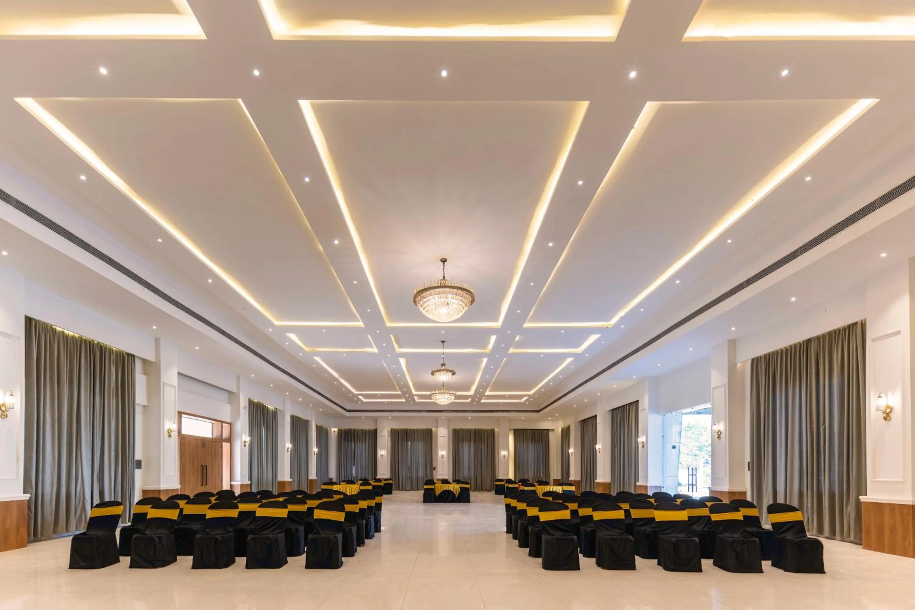 Meeting/conference room in Hotel Bafna Lawn