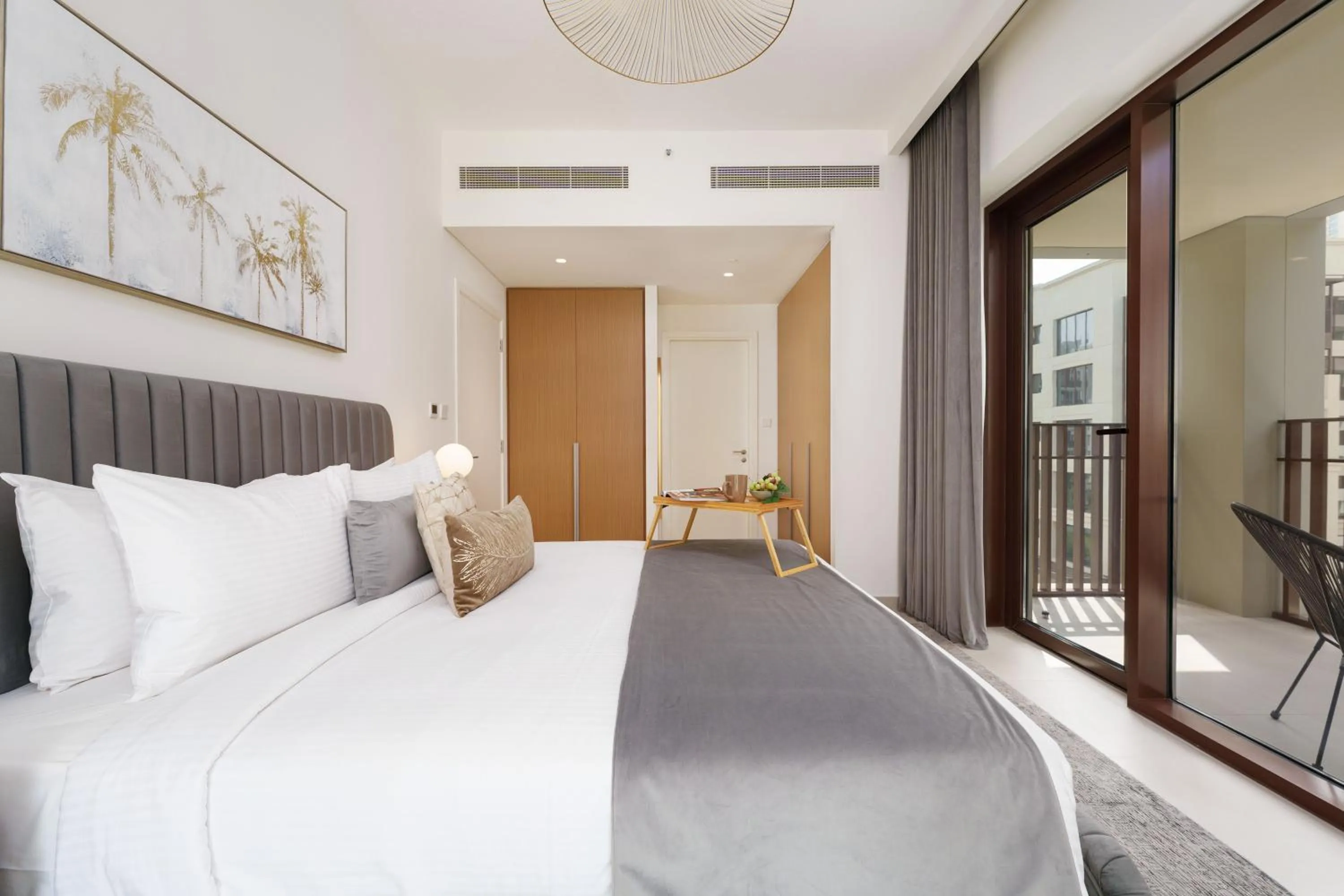 Bed in Maison Privee - Alluring Modern Apt in Dubai Creek Beach