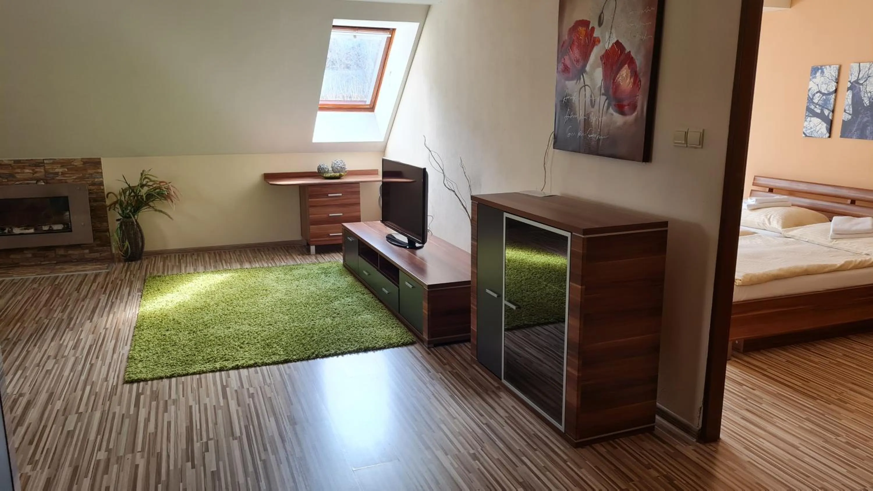 Living room, Bed in Hotel Sipox