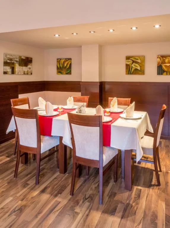 Restaurant/places to eat in Hotel Sipox
