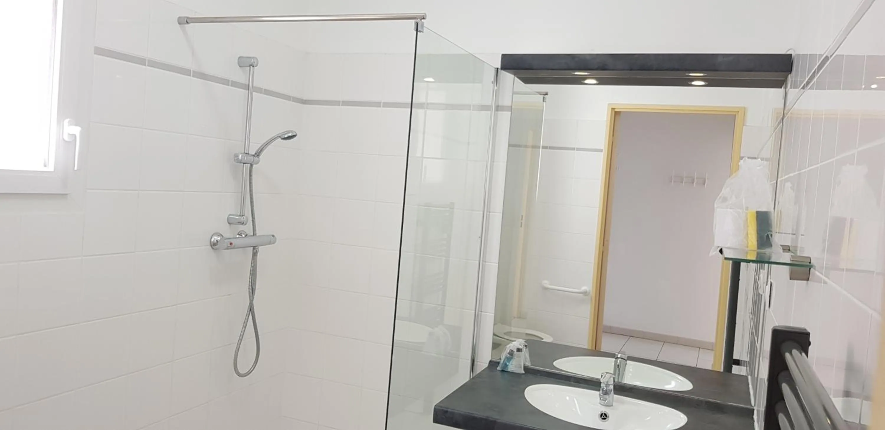 Shower in Appart'hotel Résidence La Provence