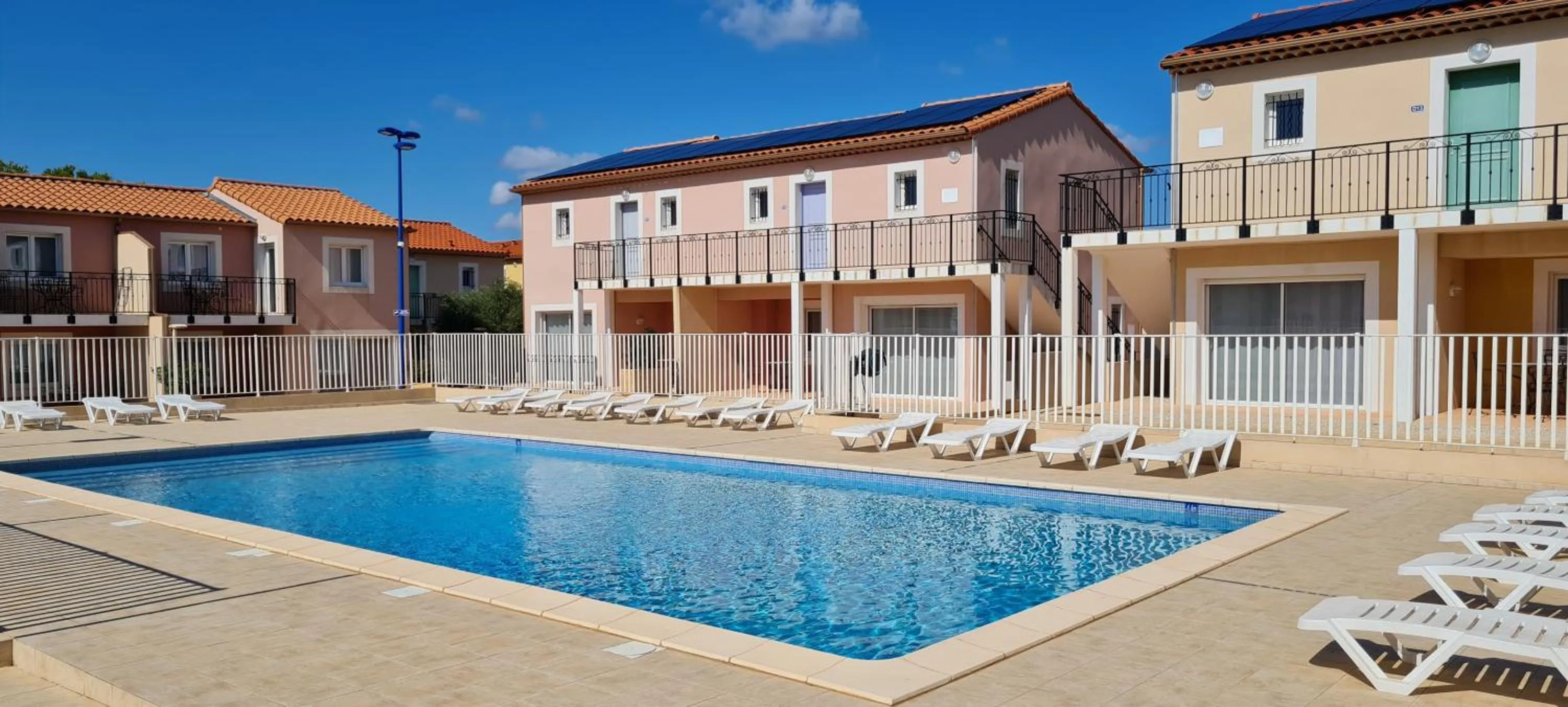 Swimming pool in Appart'hotel Résidence La Provence