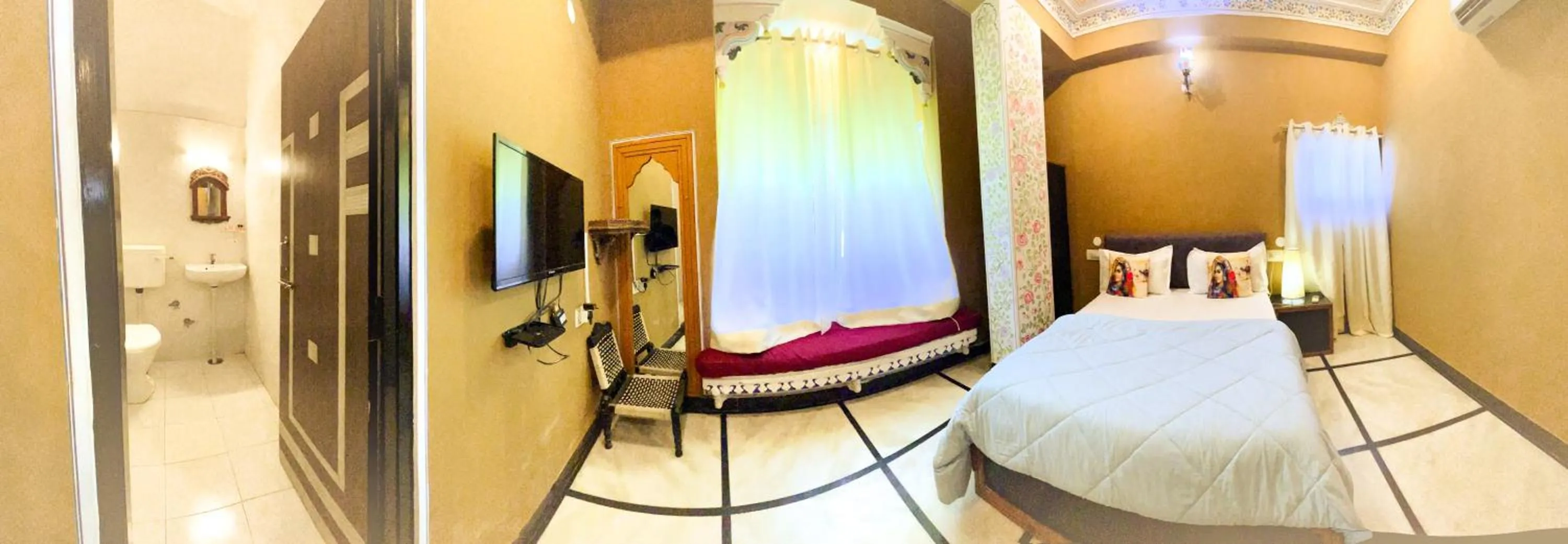 Bed in Hotstel Udaipur