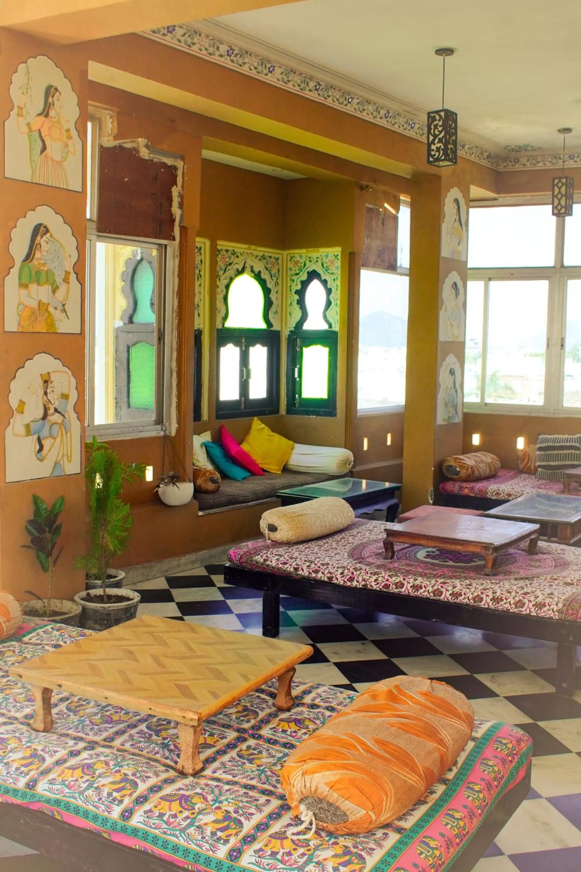 Restaurant/places to eat in Hotstel Udaipur