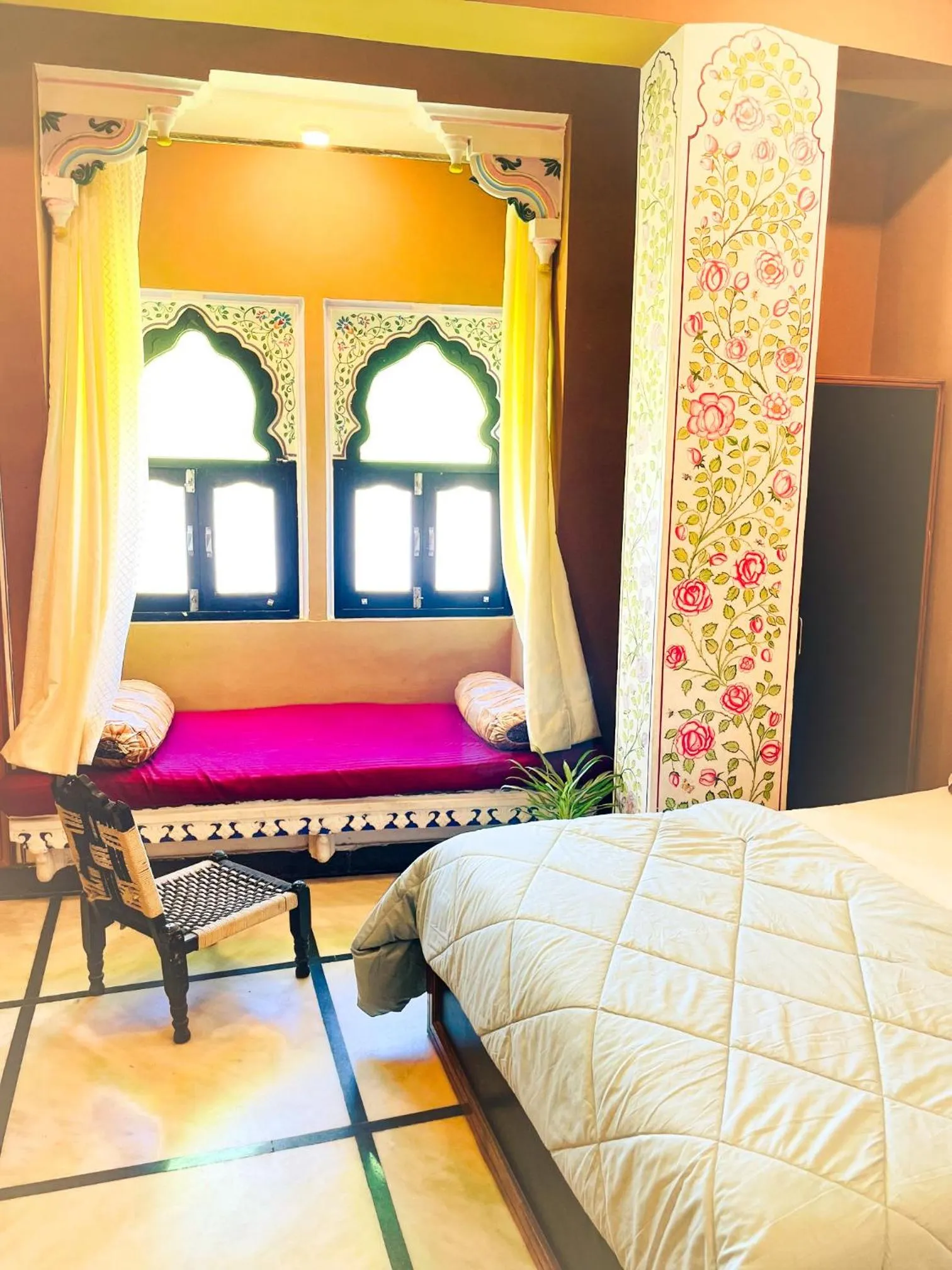 Living room, Bed in Hotstel Udaipur