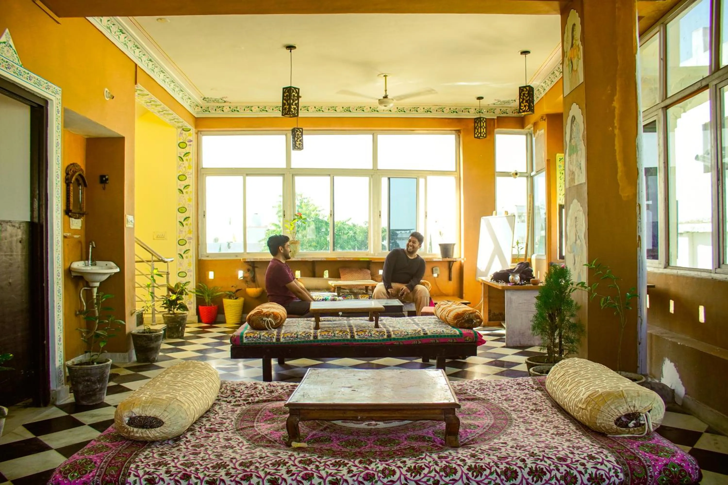 Restaurant/places to eat in Hotstel Udaipur