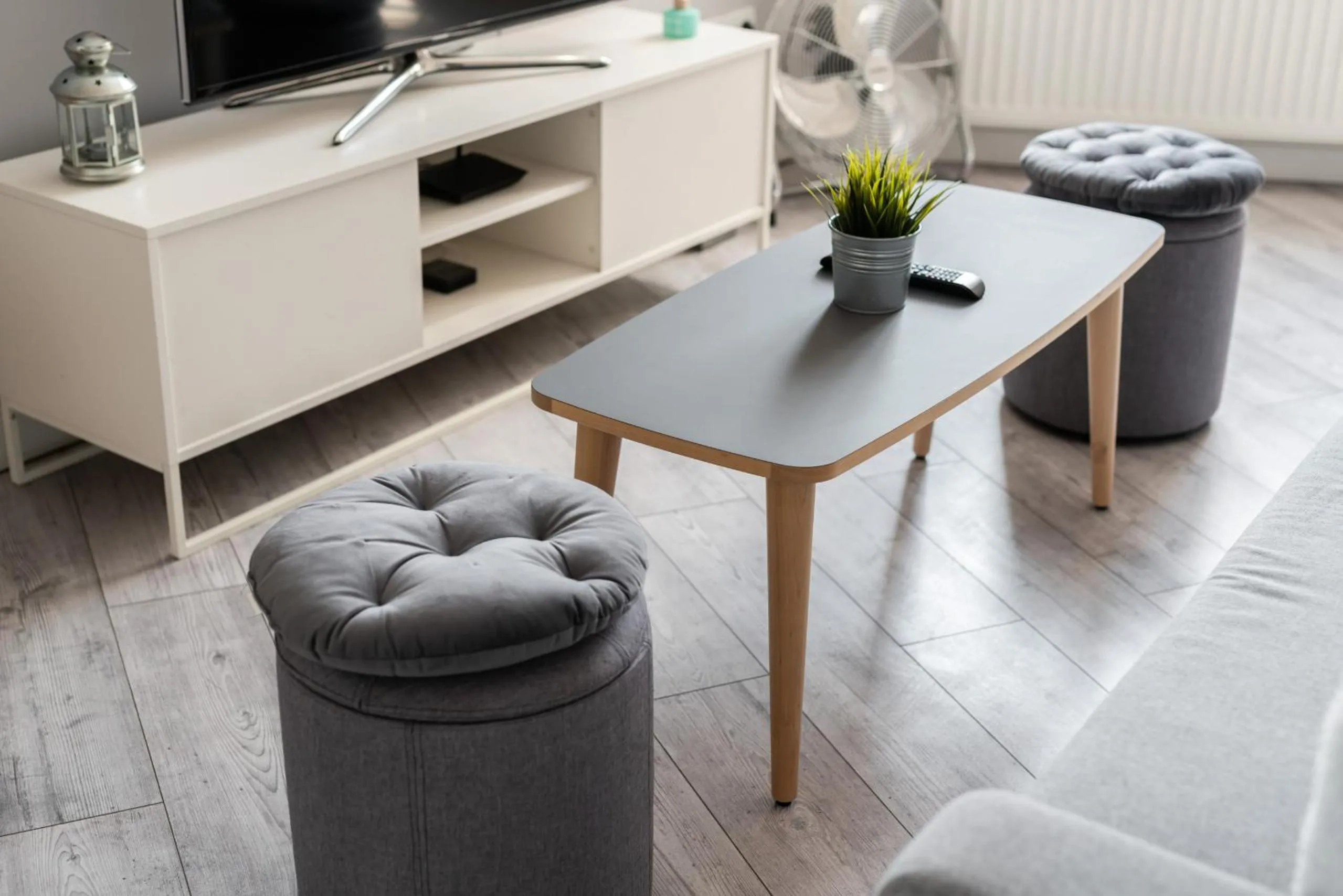 Communal lounge/ TV room in Scandi Małe Garbary Apartment Piaskowa near Old Market Square by Noclegi Renters