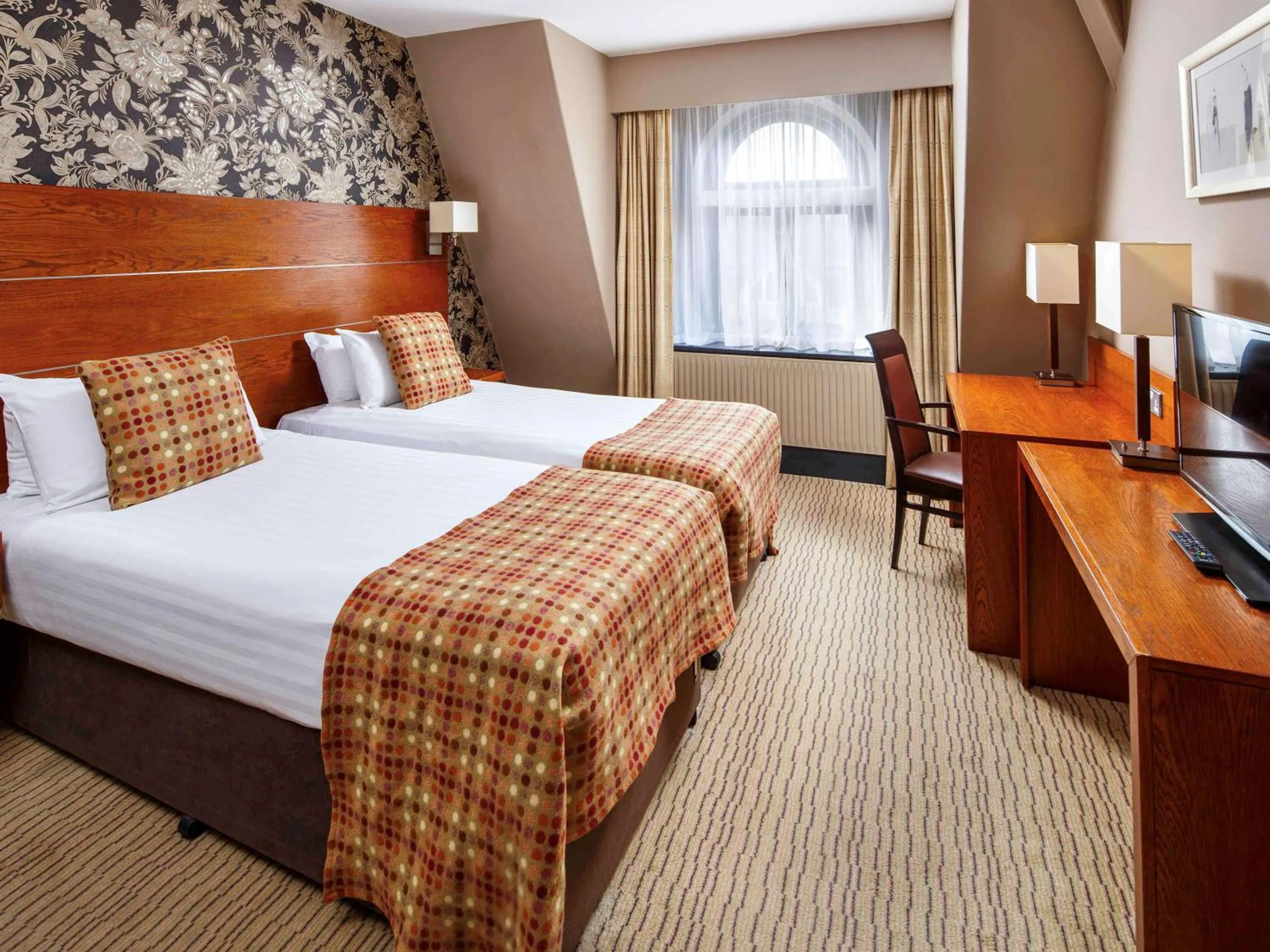 Photo of the whole room in Mercure Leicester The Grand Hotel