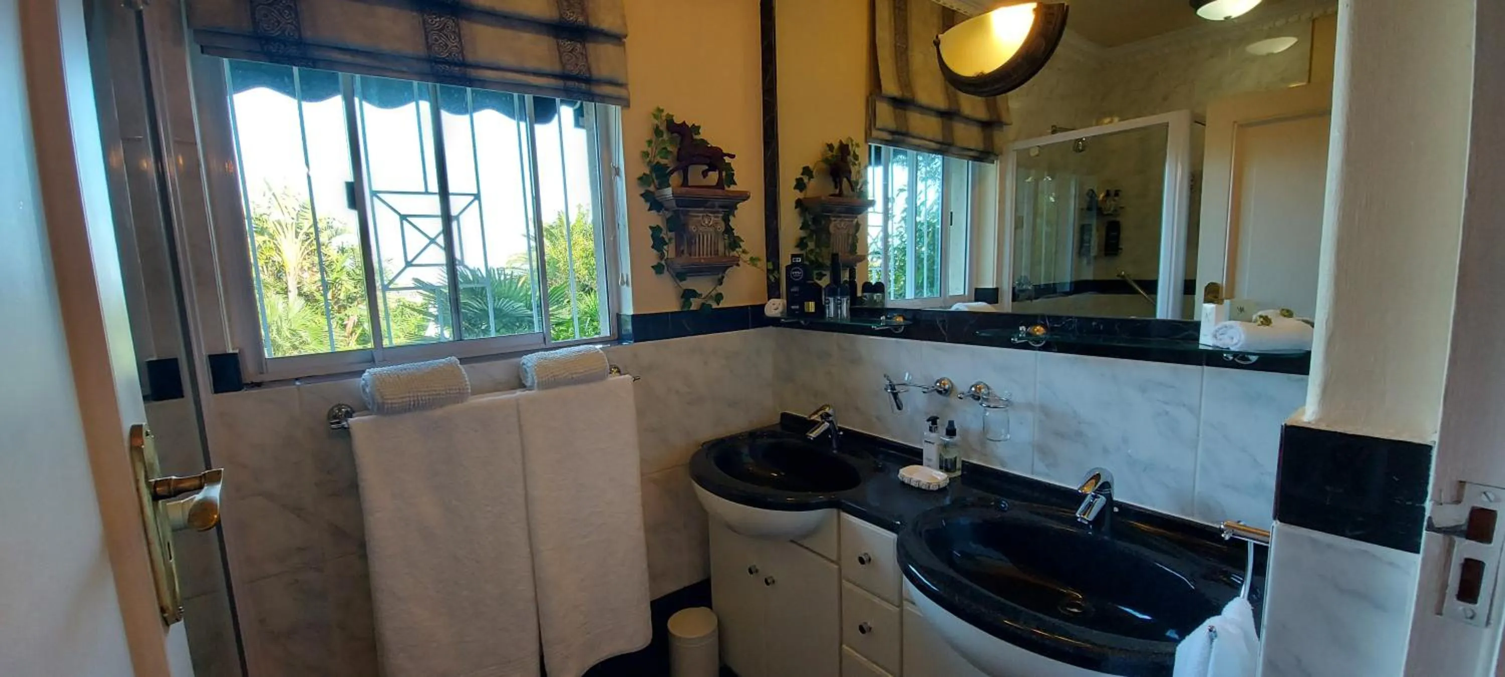 Bathroom in Roosboom Guest Apartments