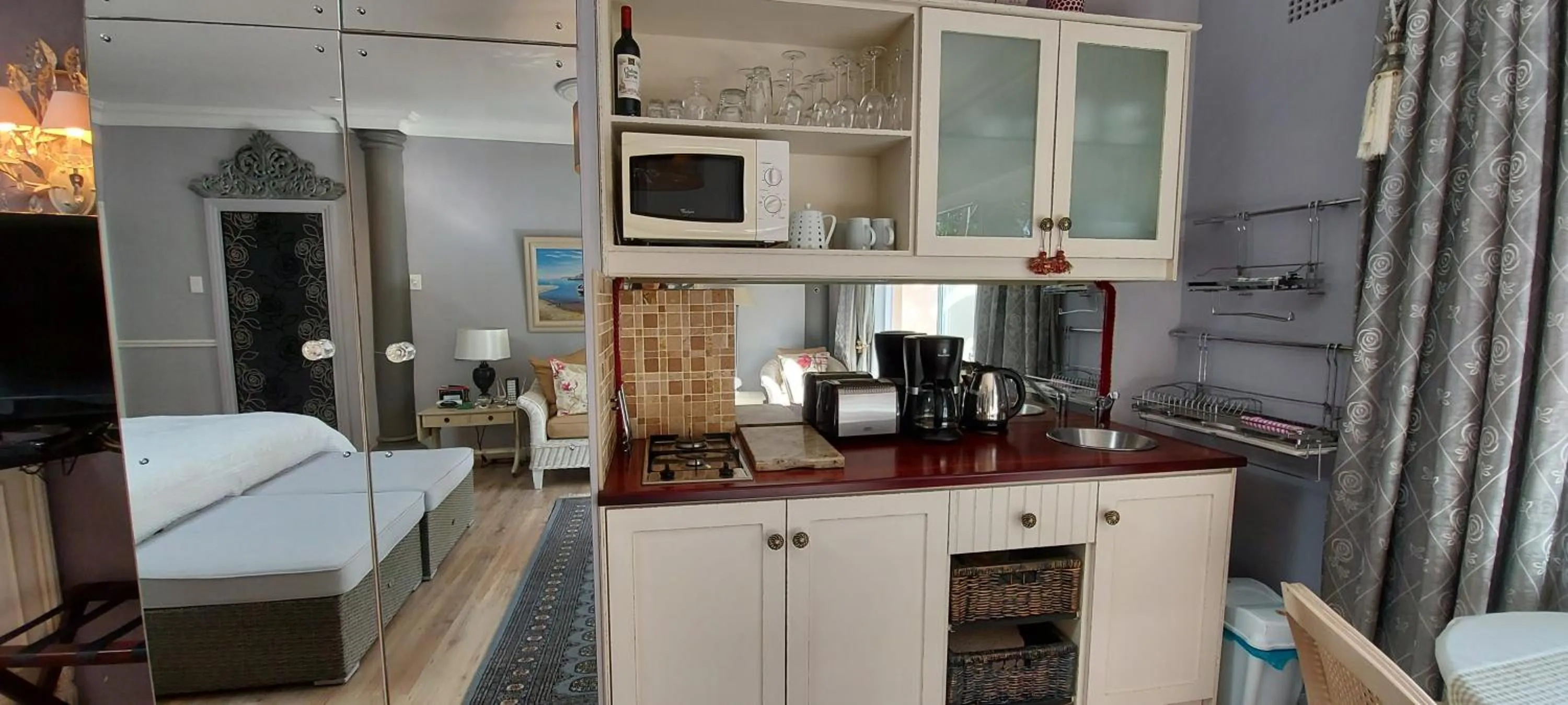 Kitchen or kitchenette, Bed in Roosboom Guest Apartments