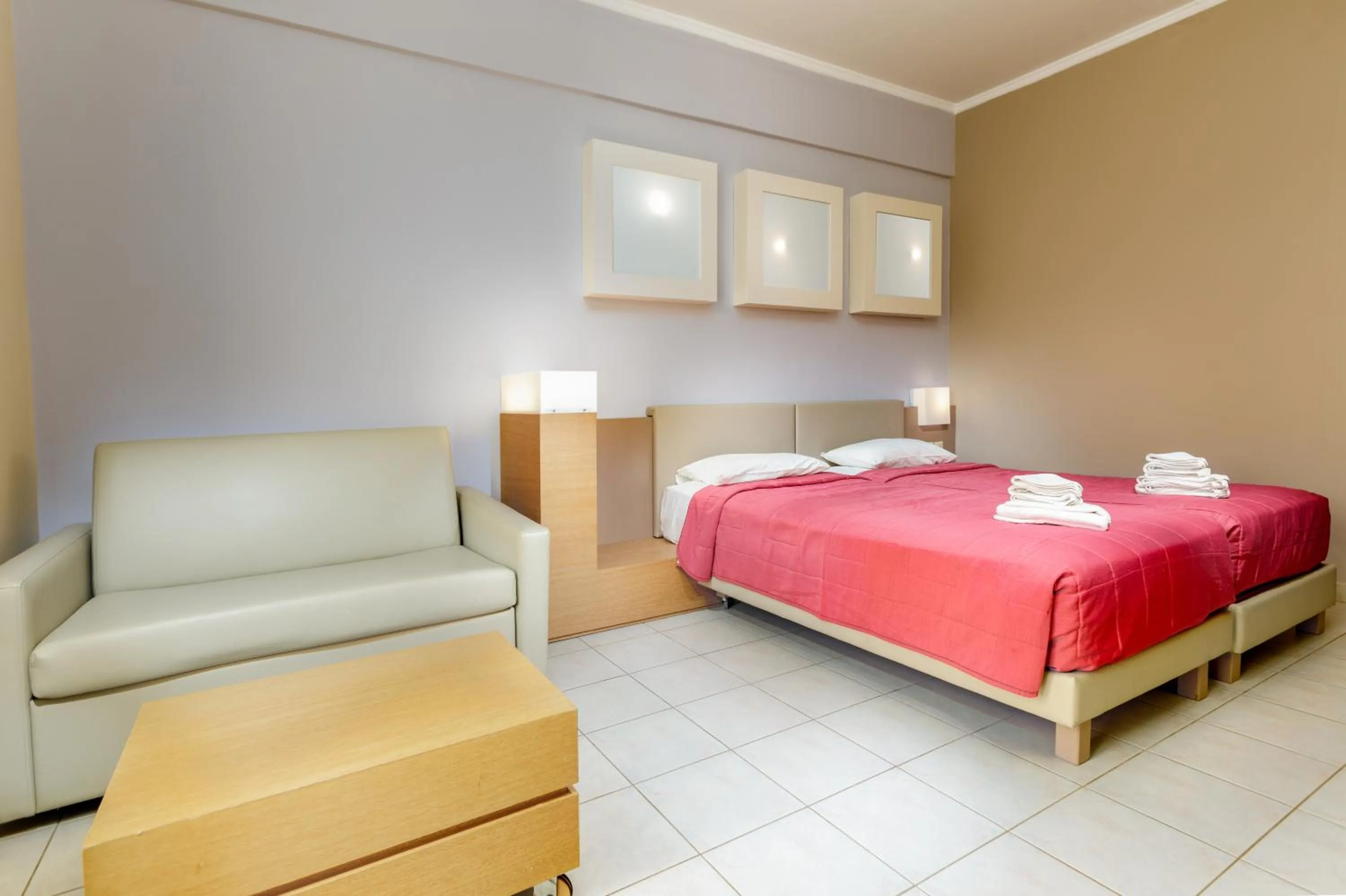 Bedroom, Bed in Sovereign Beach Hotel