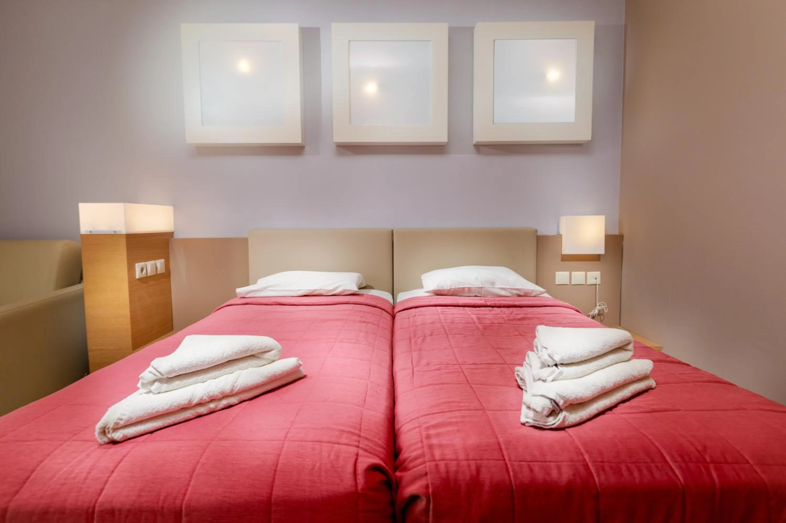 Photo of the whole room, Bed in Sovereign Beach Hotel